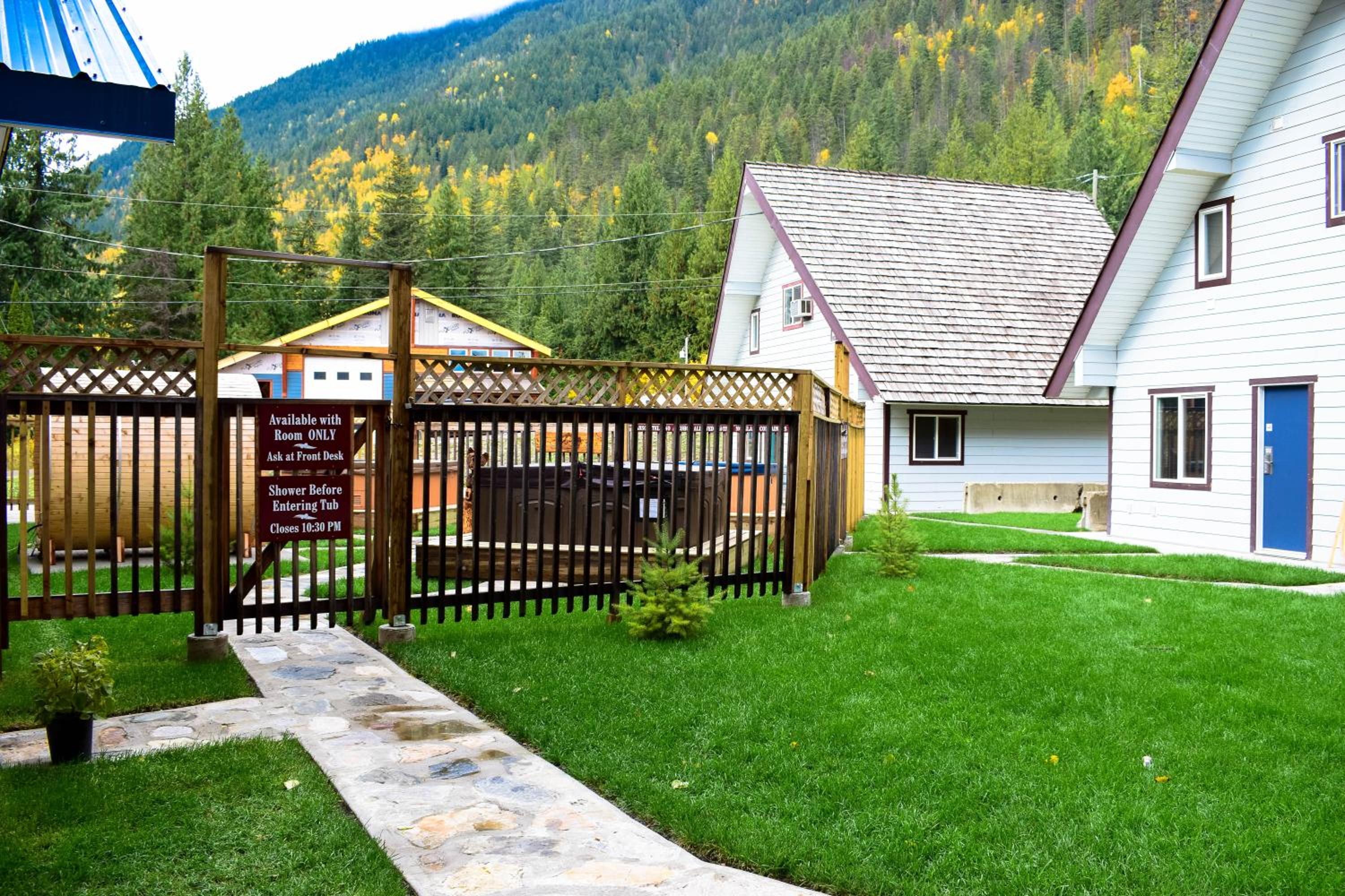 Peaks Lodge