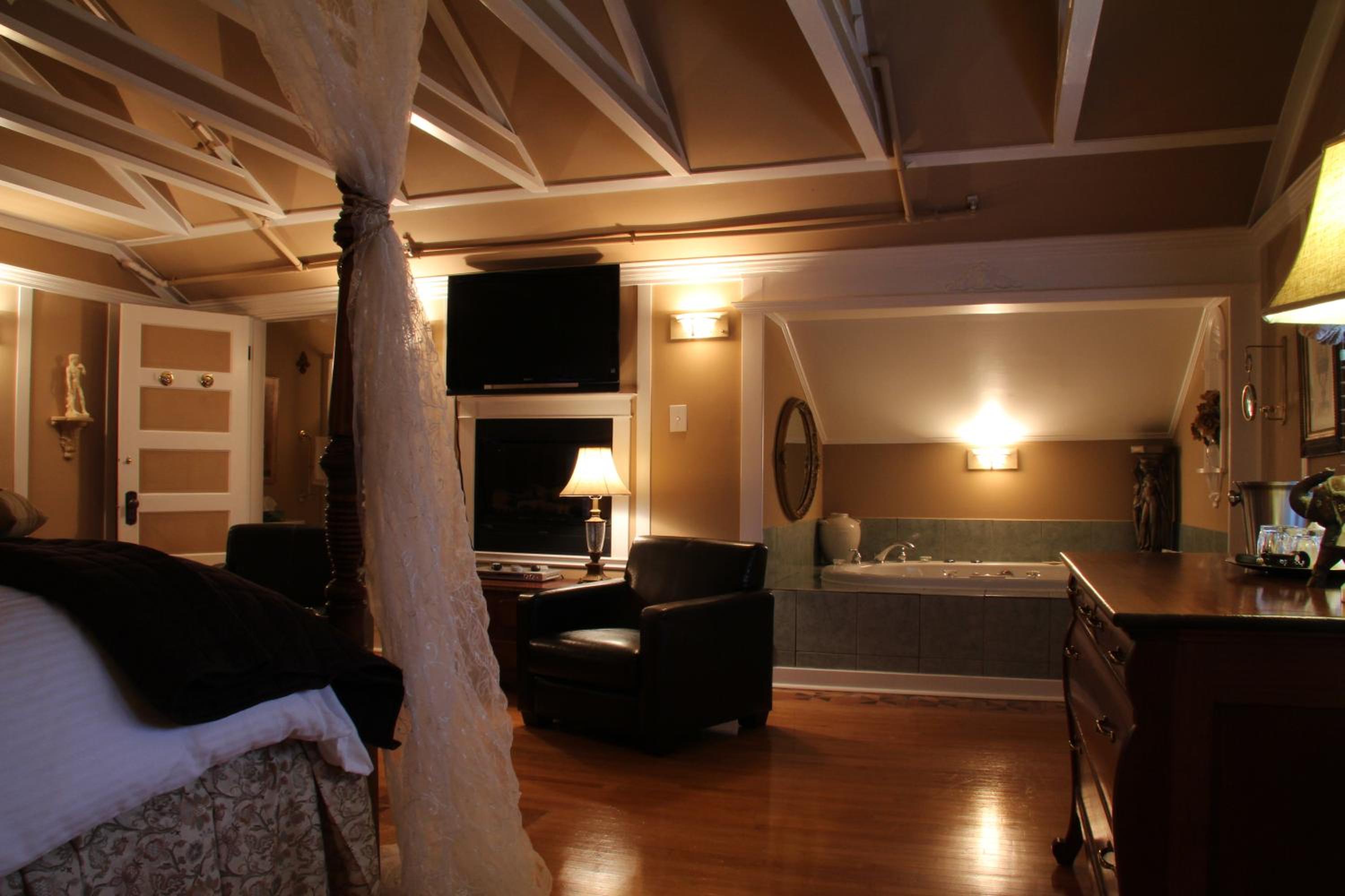 Leaside Manor