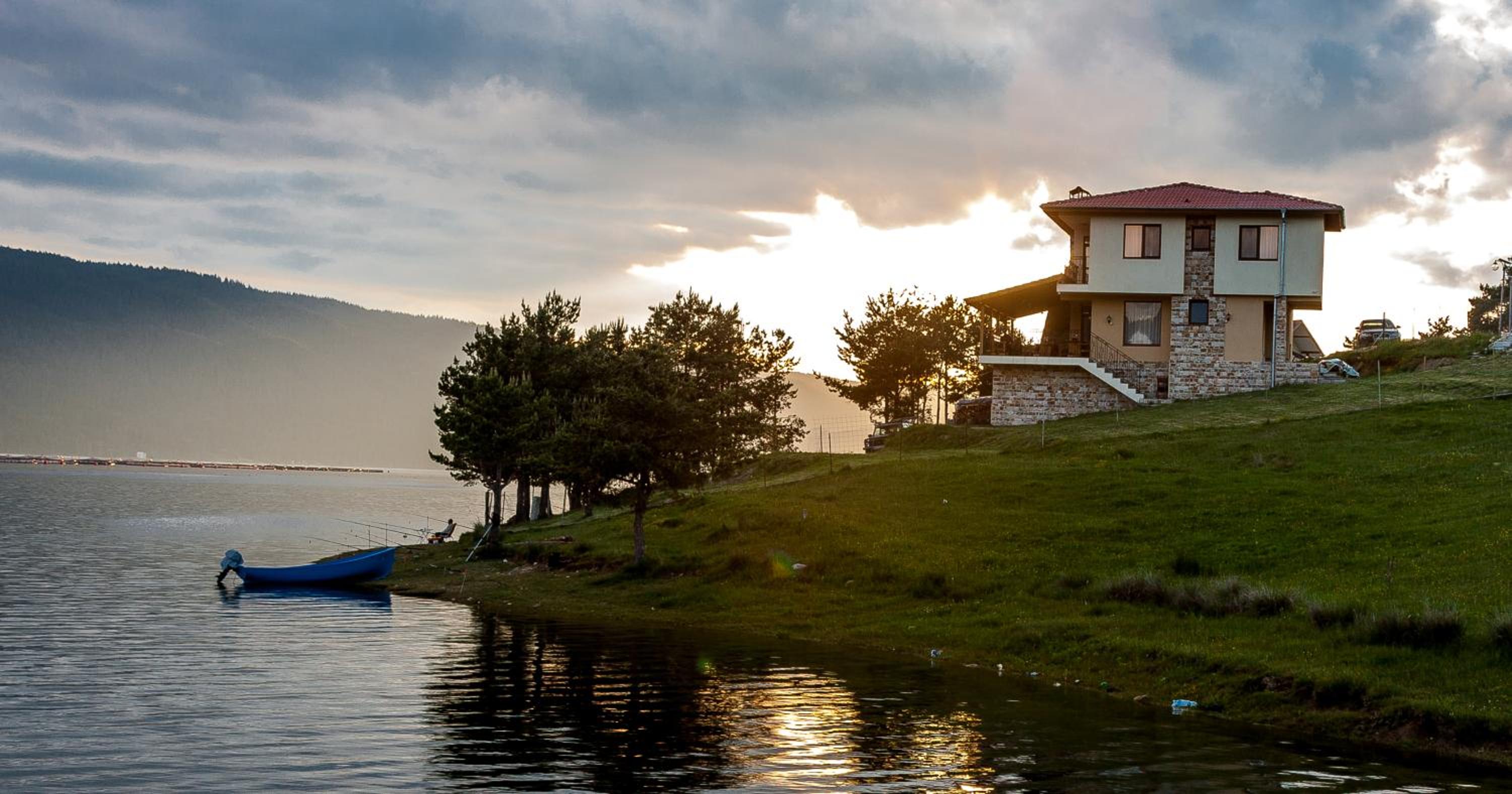 Divna Forest & Lake House