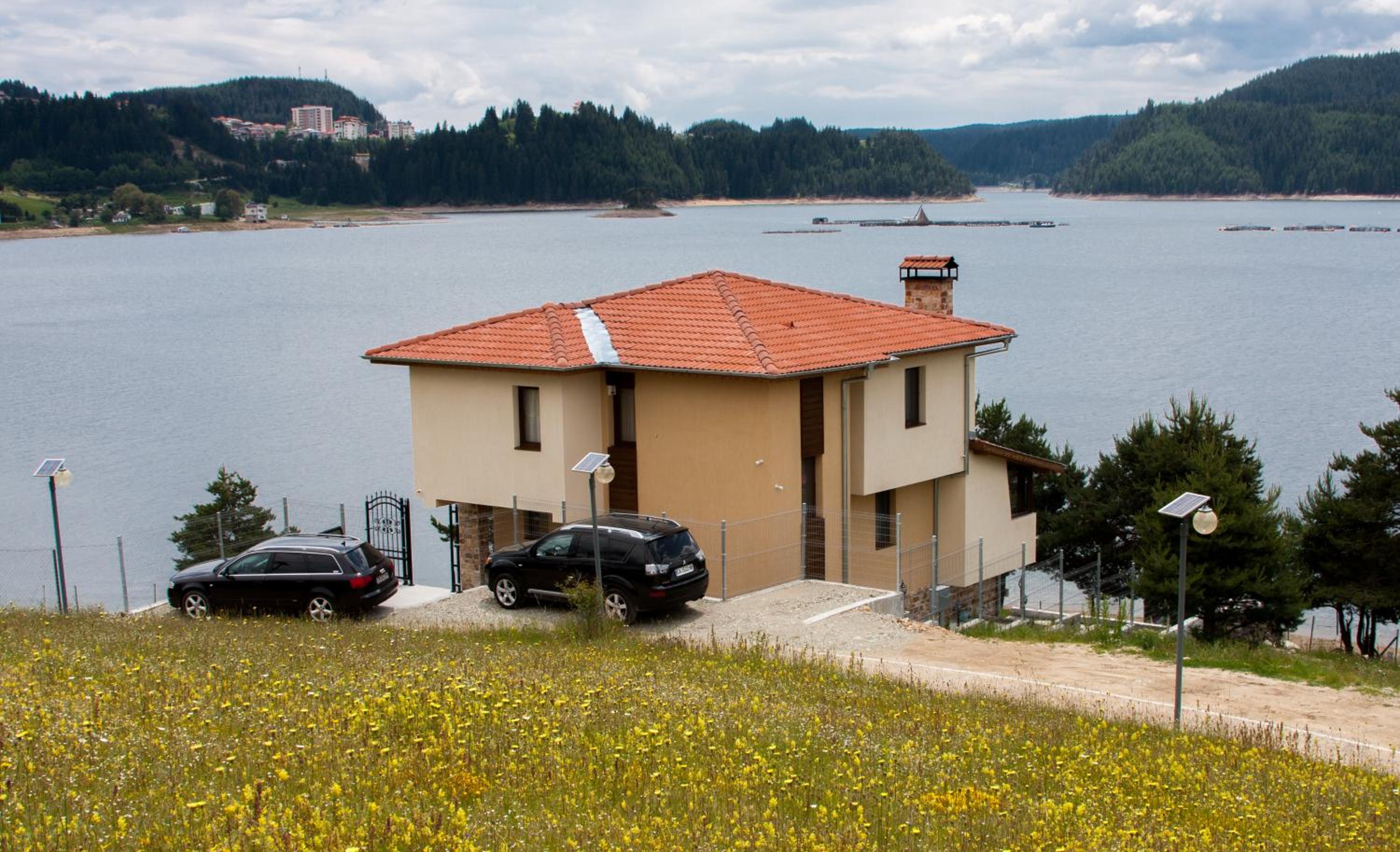 Divna Forest & Lake House