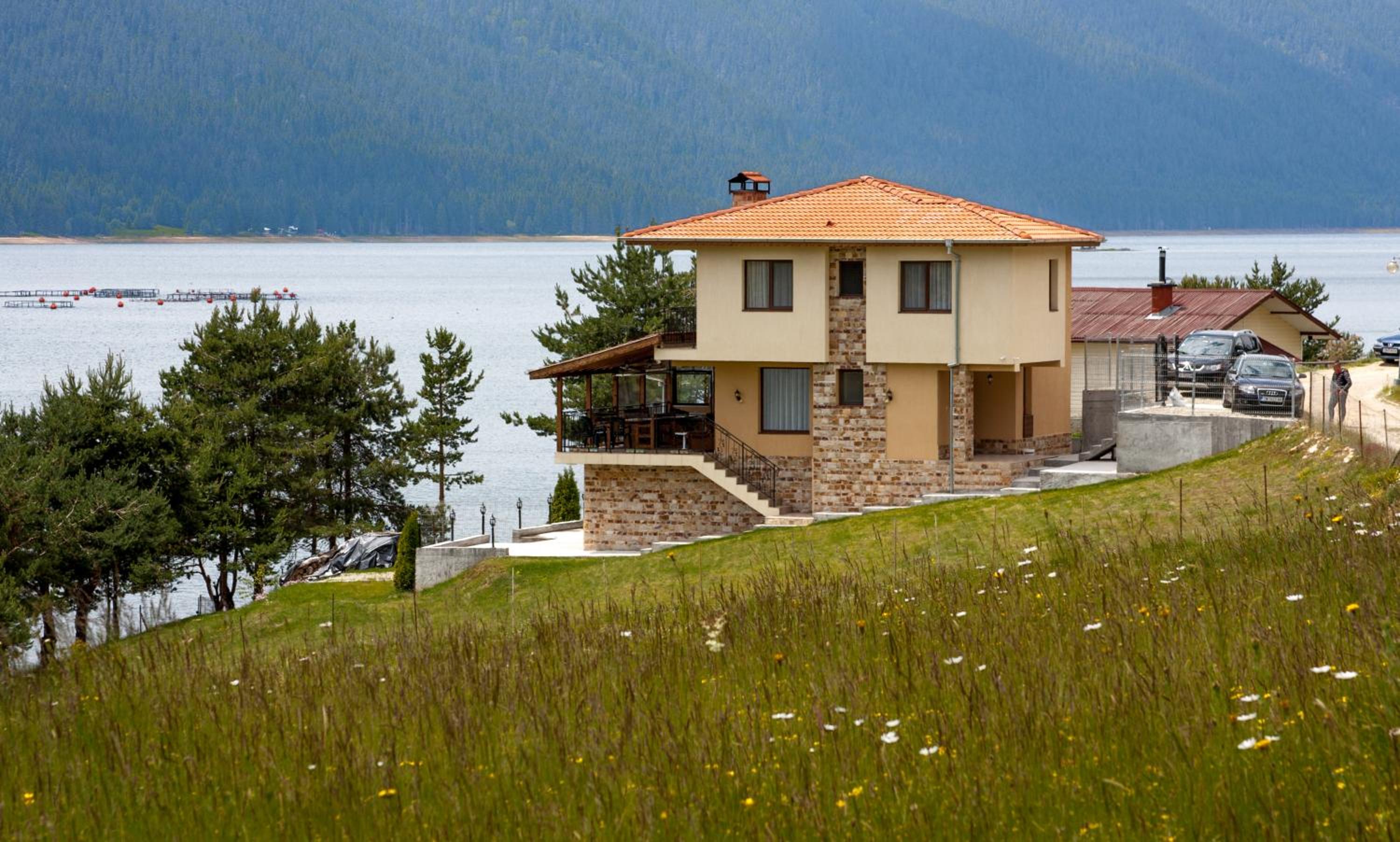 Divna Forest & Lake House