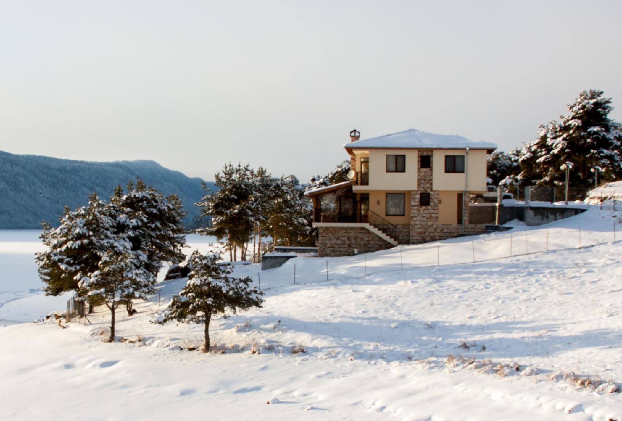Divna Forest & Lake House