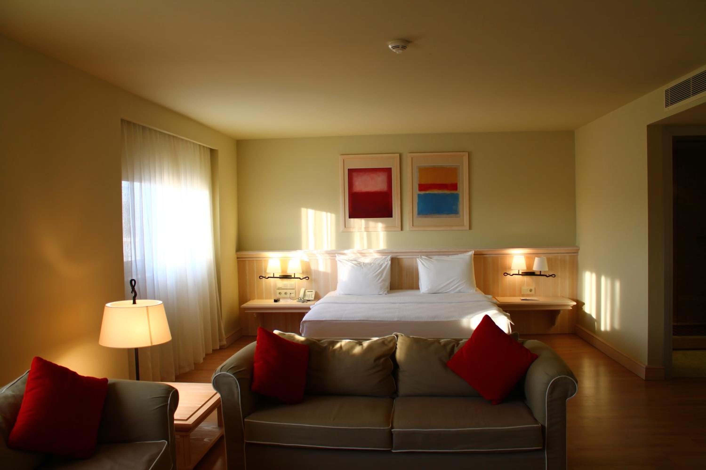 Yacht Club - Image 52