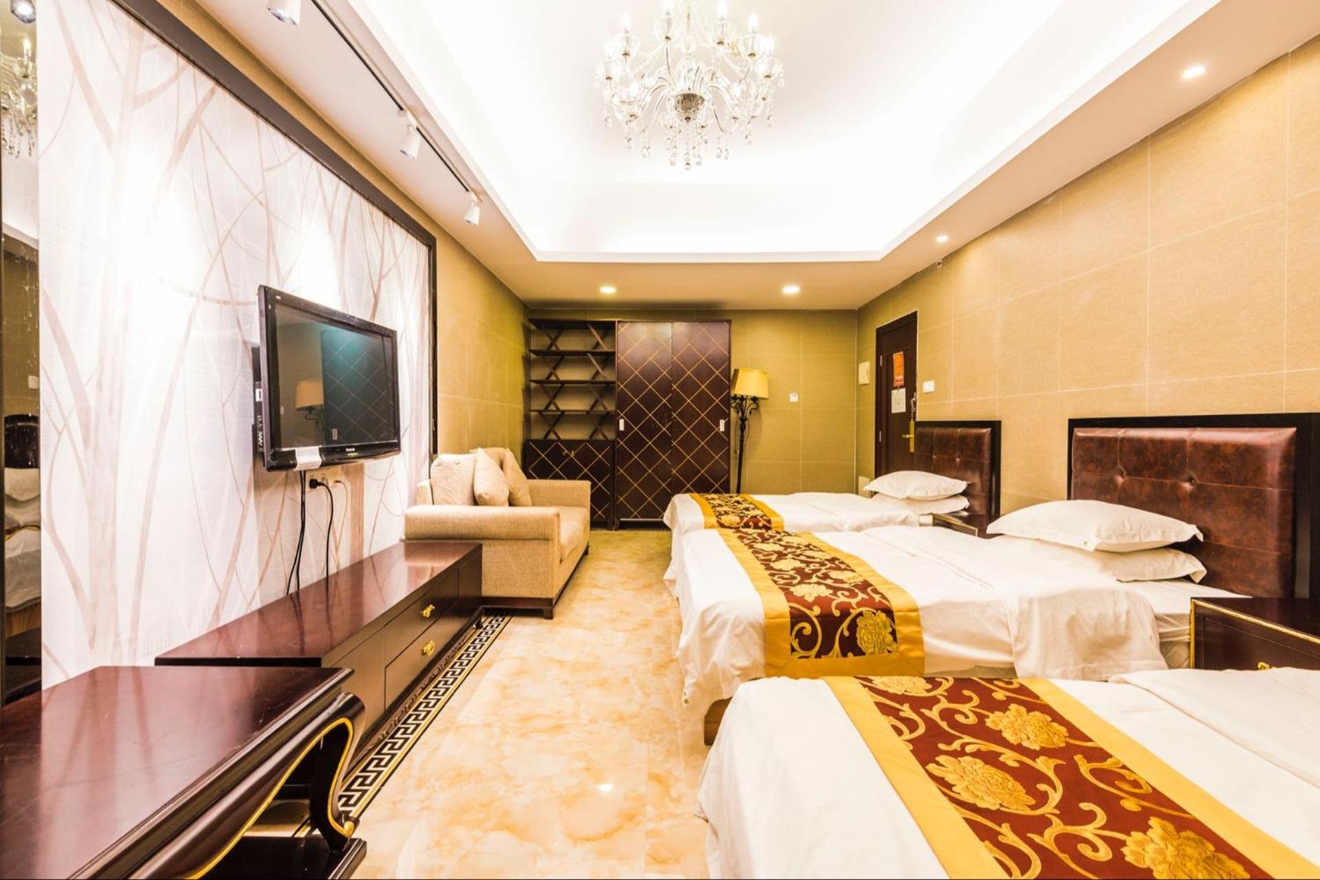 Grand Continental Apartment