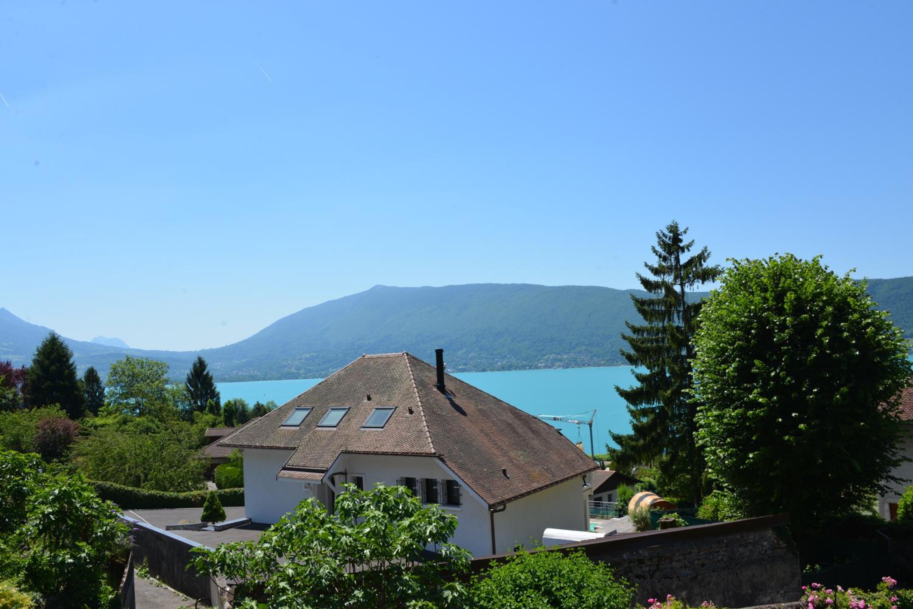 La Villanelle - Magnifique vue sur le lac, 5 minutes à pied de la plage view 4
