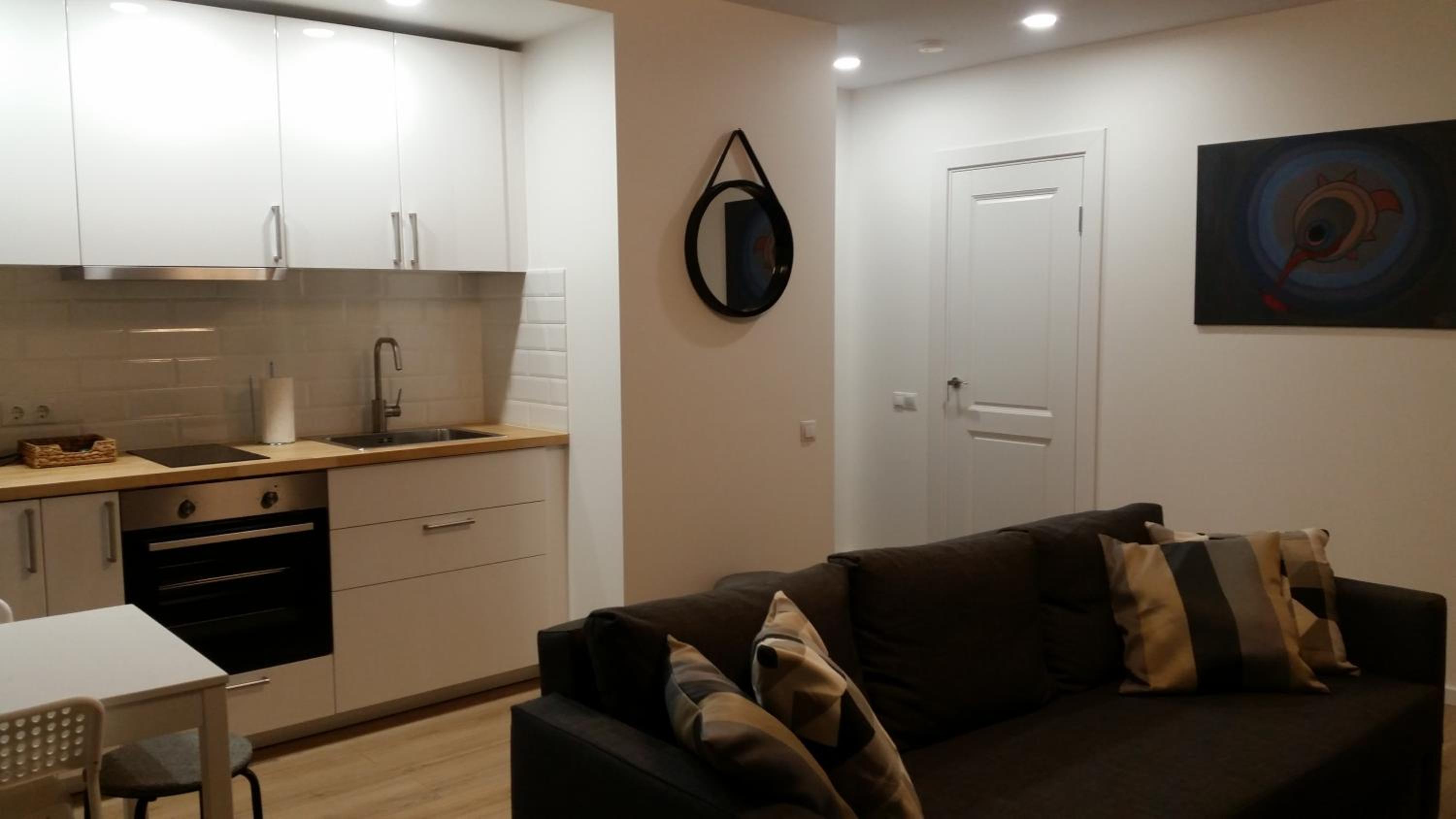 Elegant apartment close to the Old Town view 4