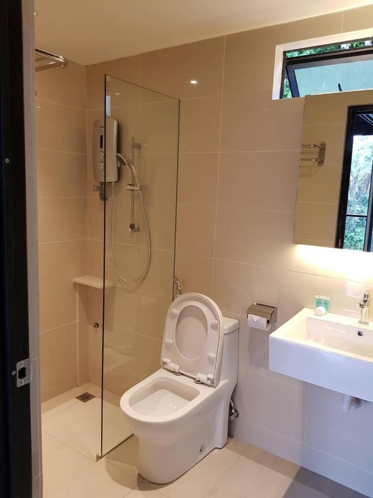 Lilla Waterfall Retreat - Sg Lembing, Kuantan Formerly Known as Casa Hill Resort