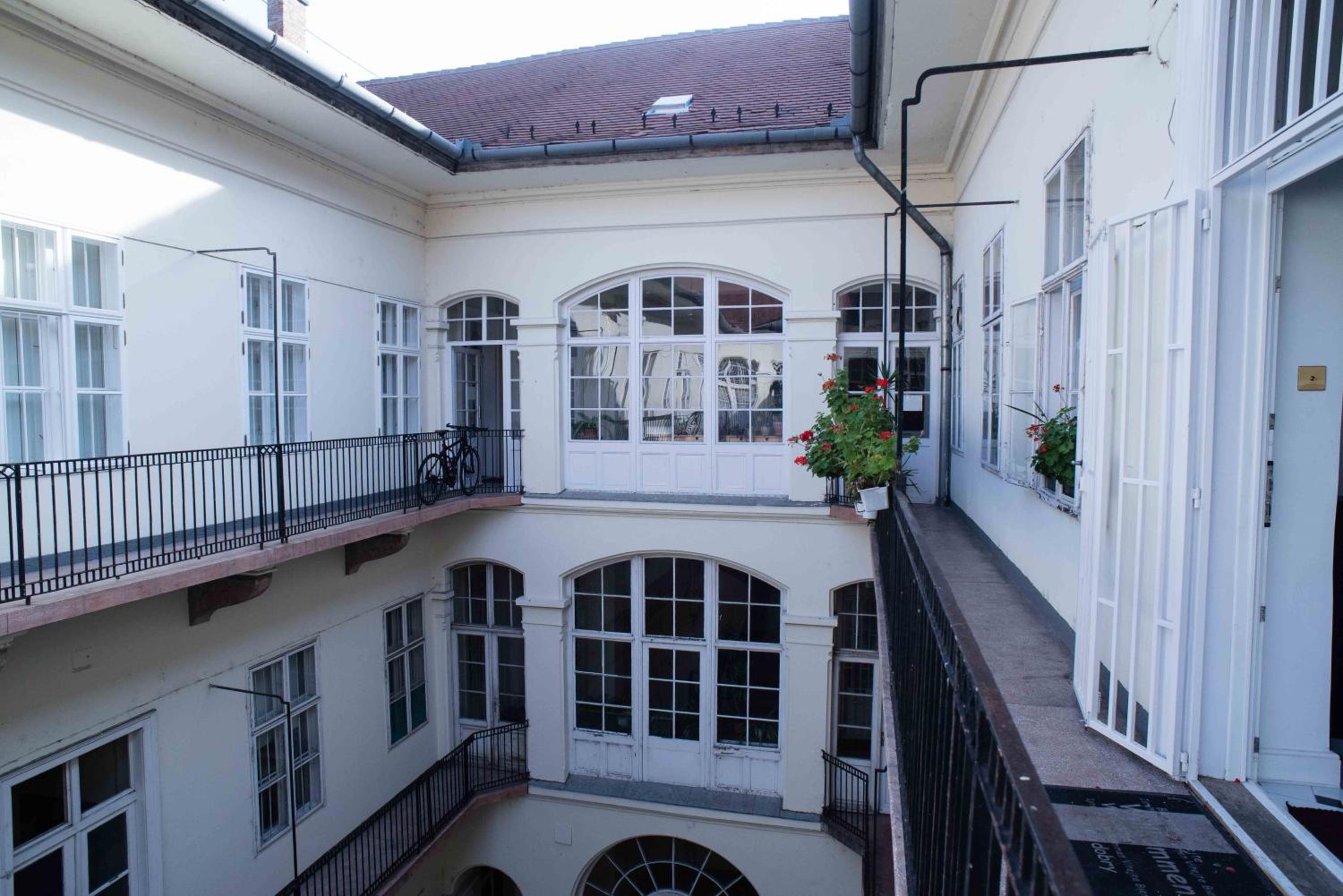 Splendid Trees Apartment