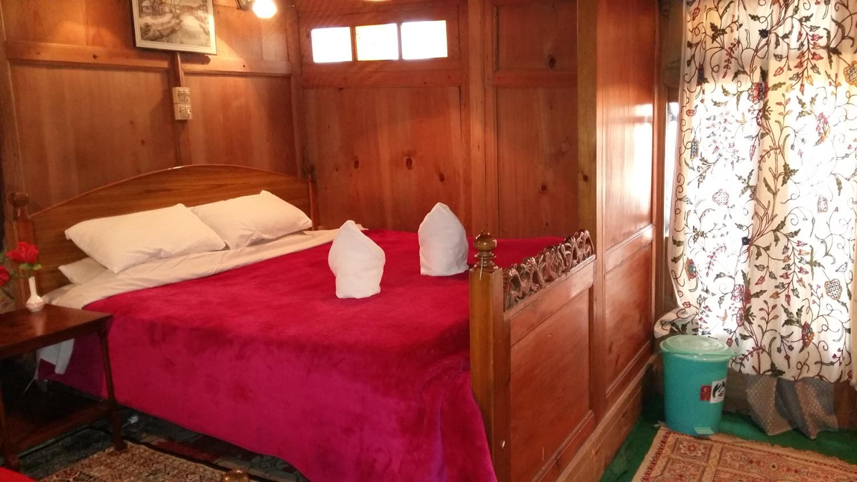 Jacqueline houseboat view 2