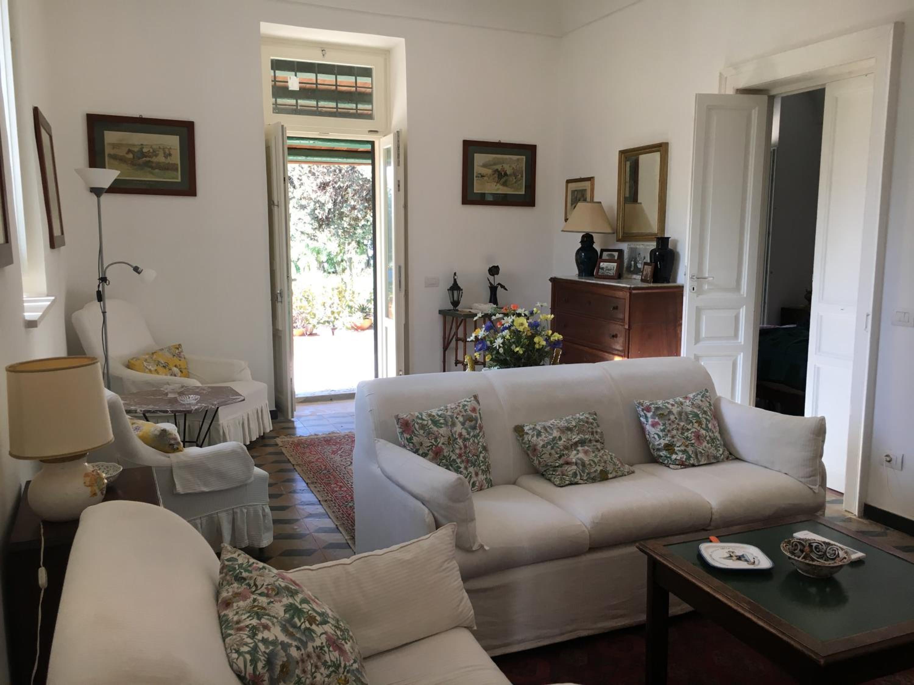 Casale Vignazze - villa in campagna ideale per 8-10 persone a 500 m dalla spiaggia di Punta Secca view 5