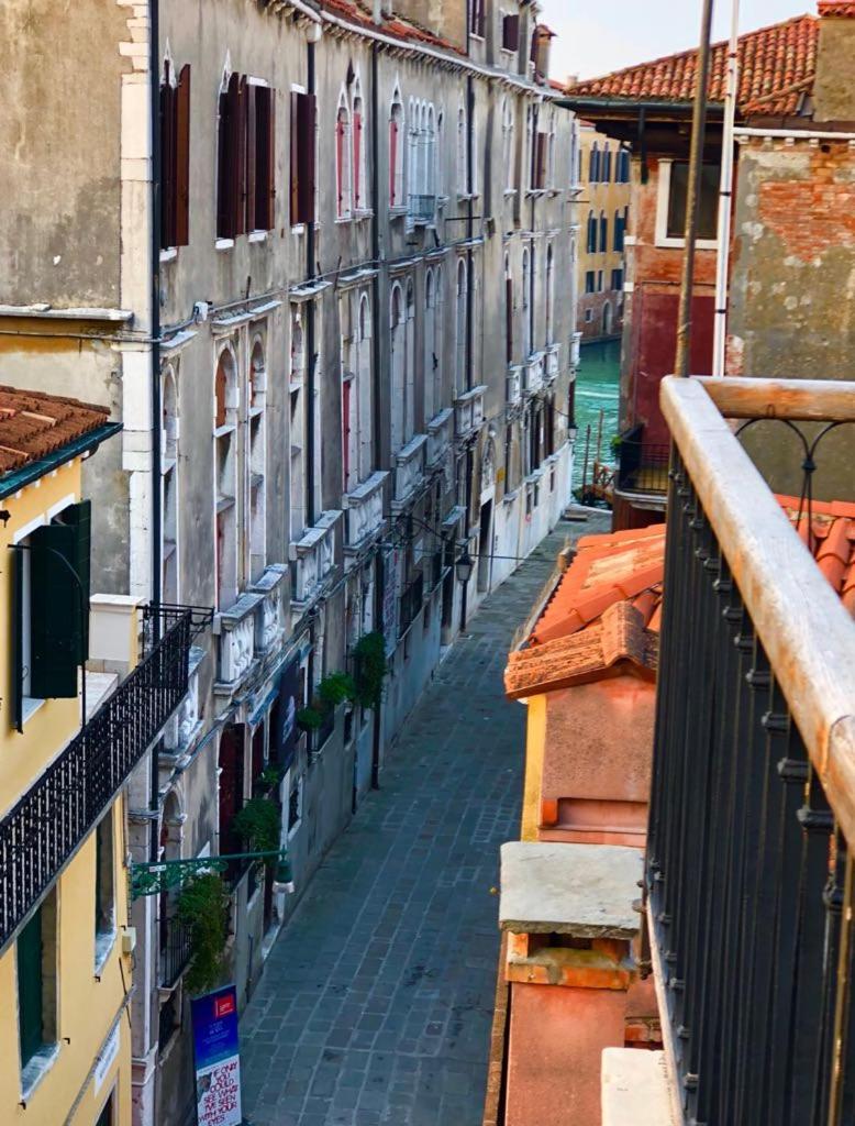 KEY LOCATION near Palazzo Grassi