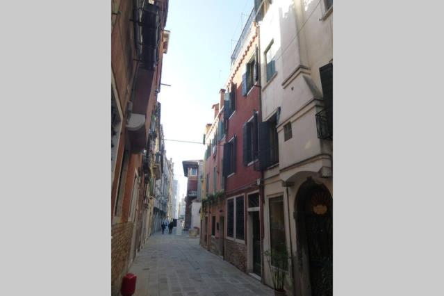 KEY LOCATION near Palazzo Grassi
