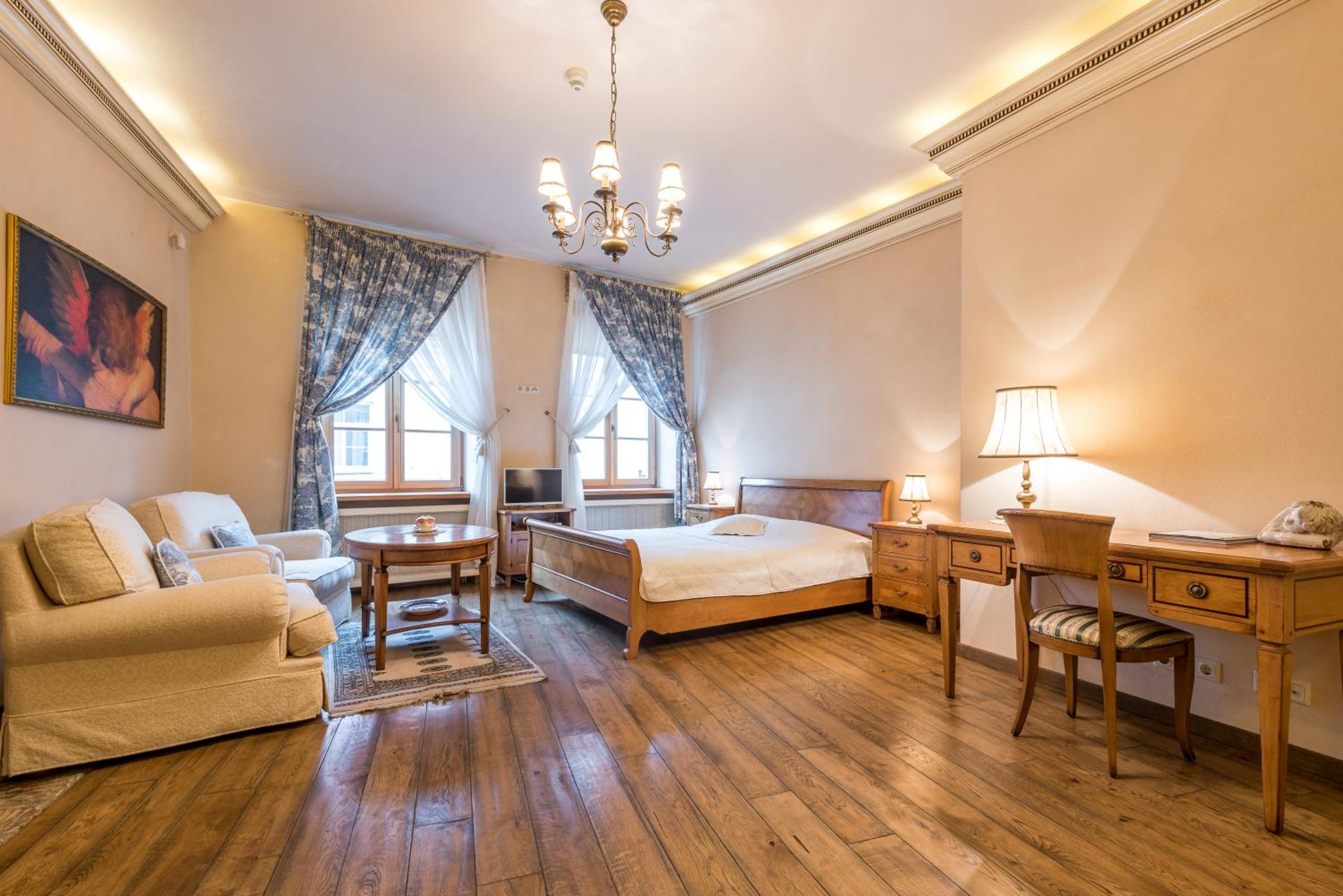 Angel House Vilnius, Pilies view 4