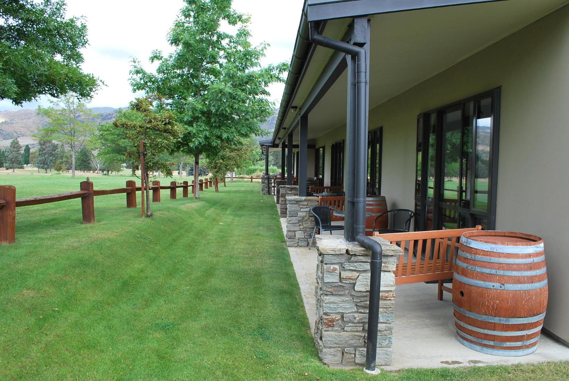 Carrick Lodge Motel - Image 4