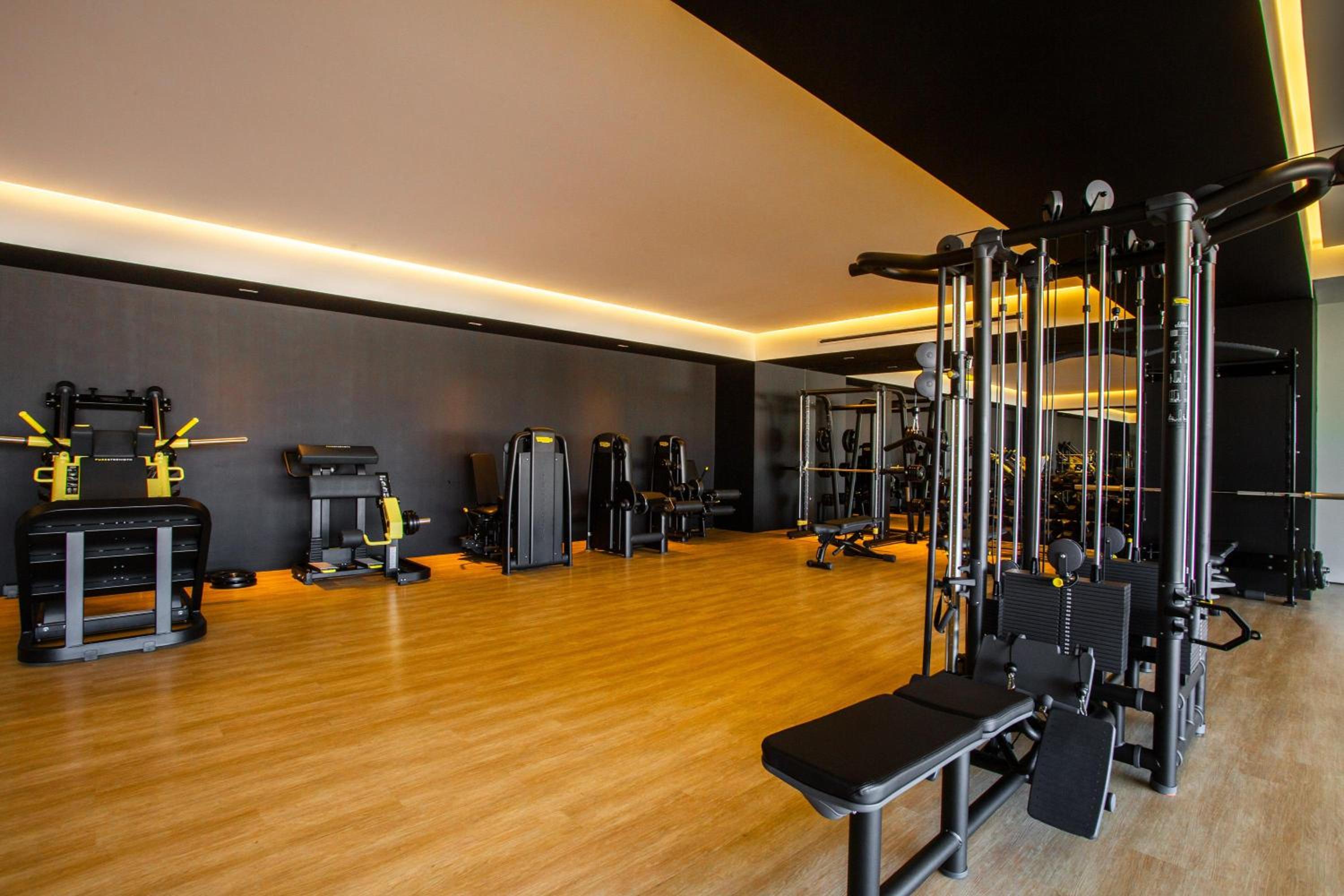 Luxury 1BR + Flex + Heated Rooftop Pool in Soho PV