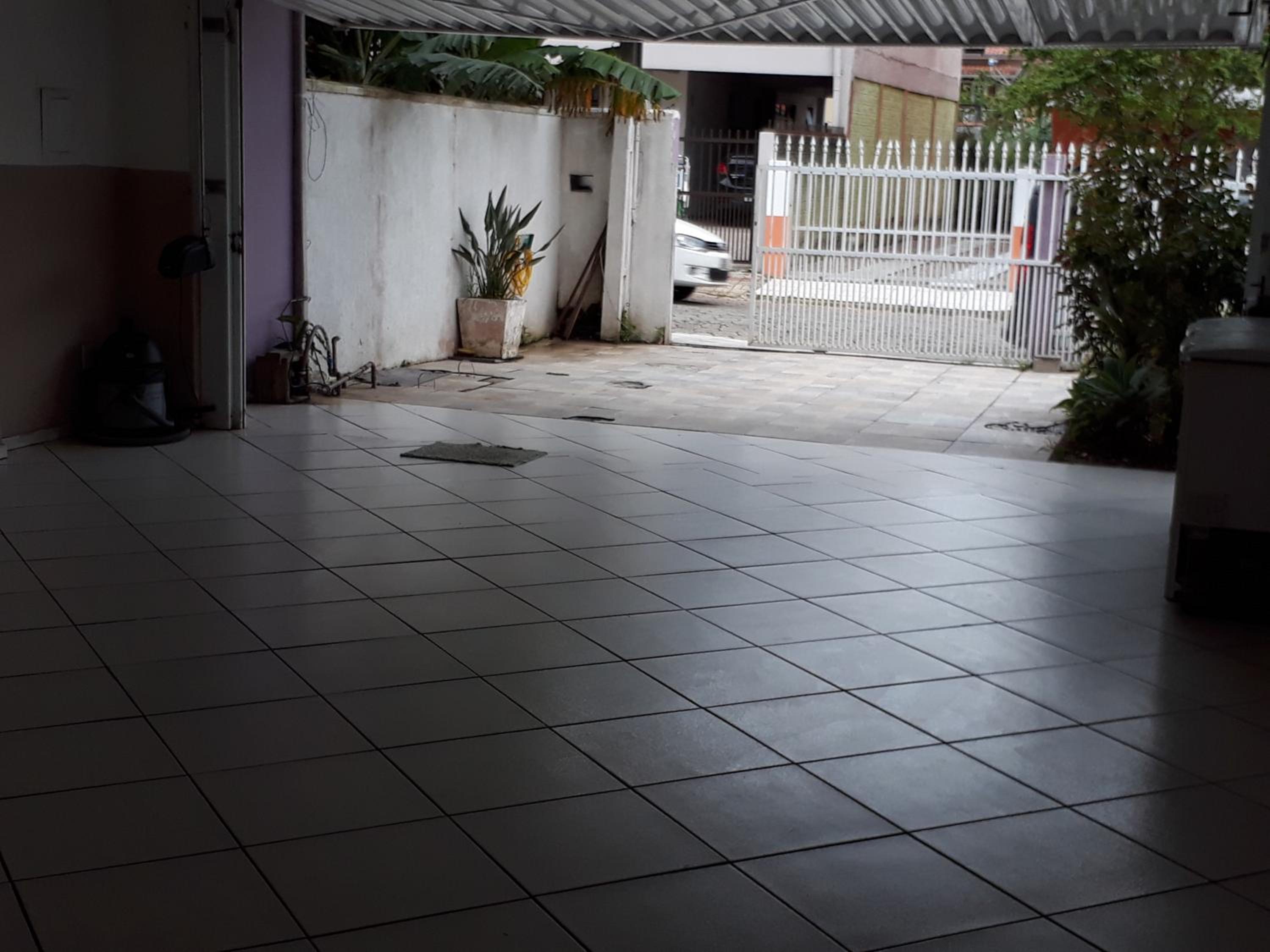 Sobrado 4 suítes, piscina , para até 12 pessoas 650 metros da praia de Bombinhas