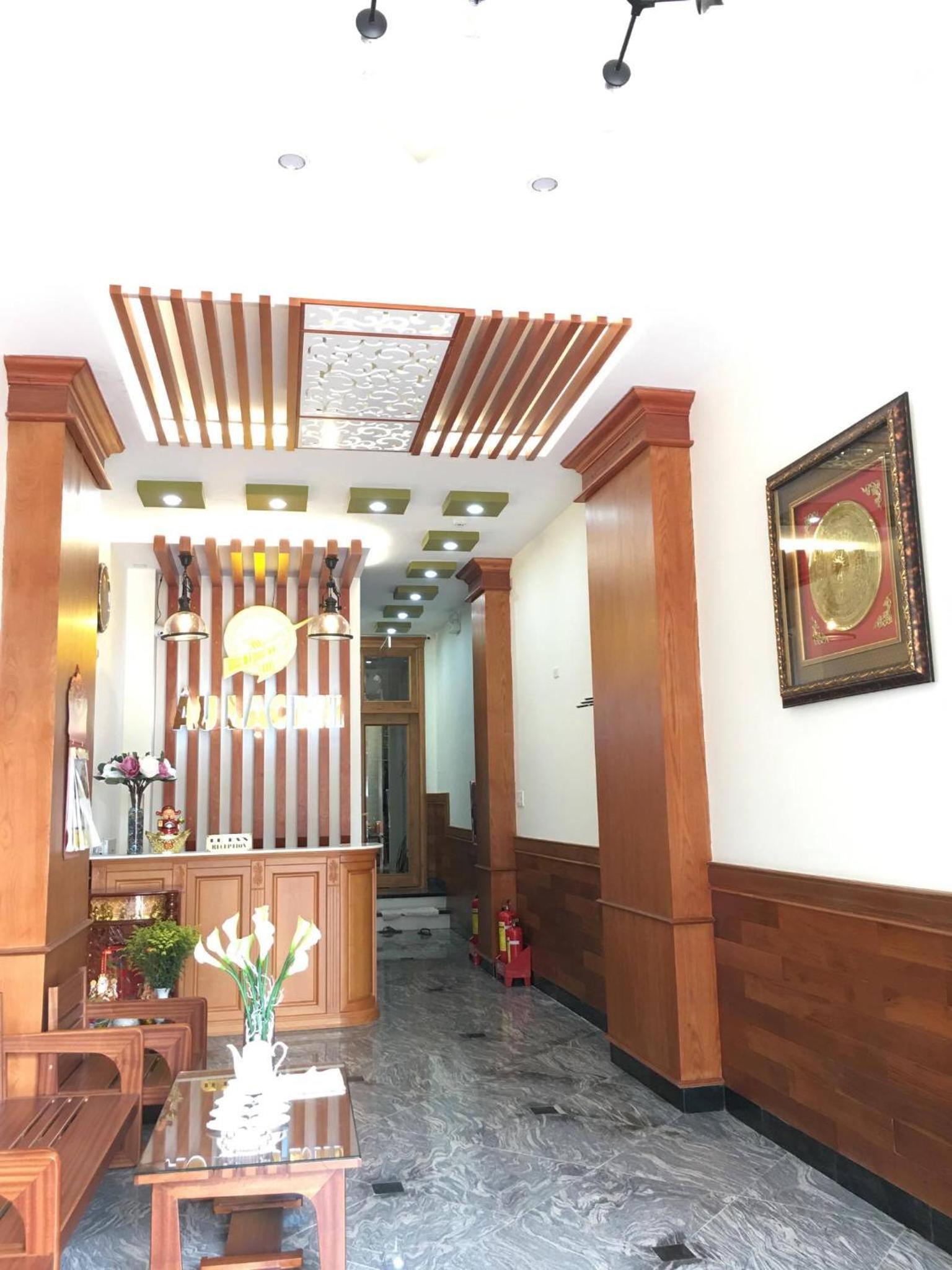 Au Lac Hotel