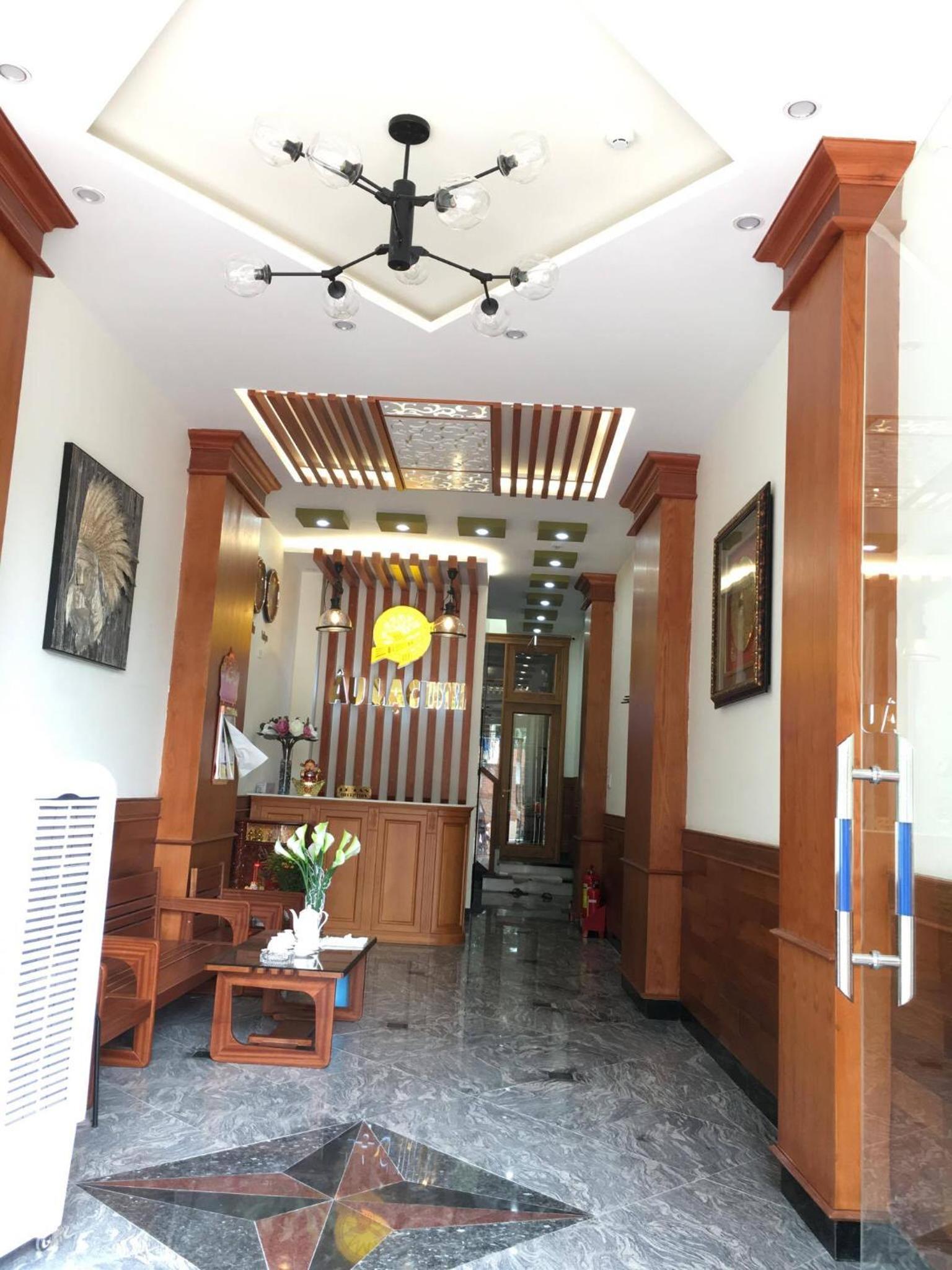 Au Lac Hotel