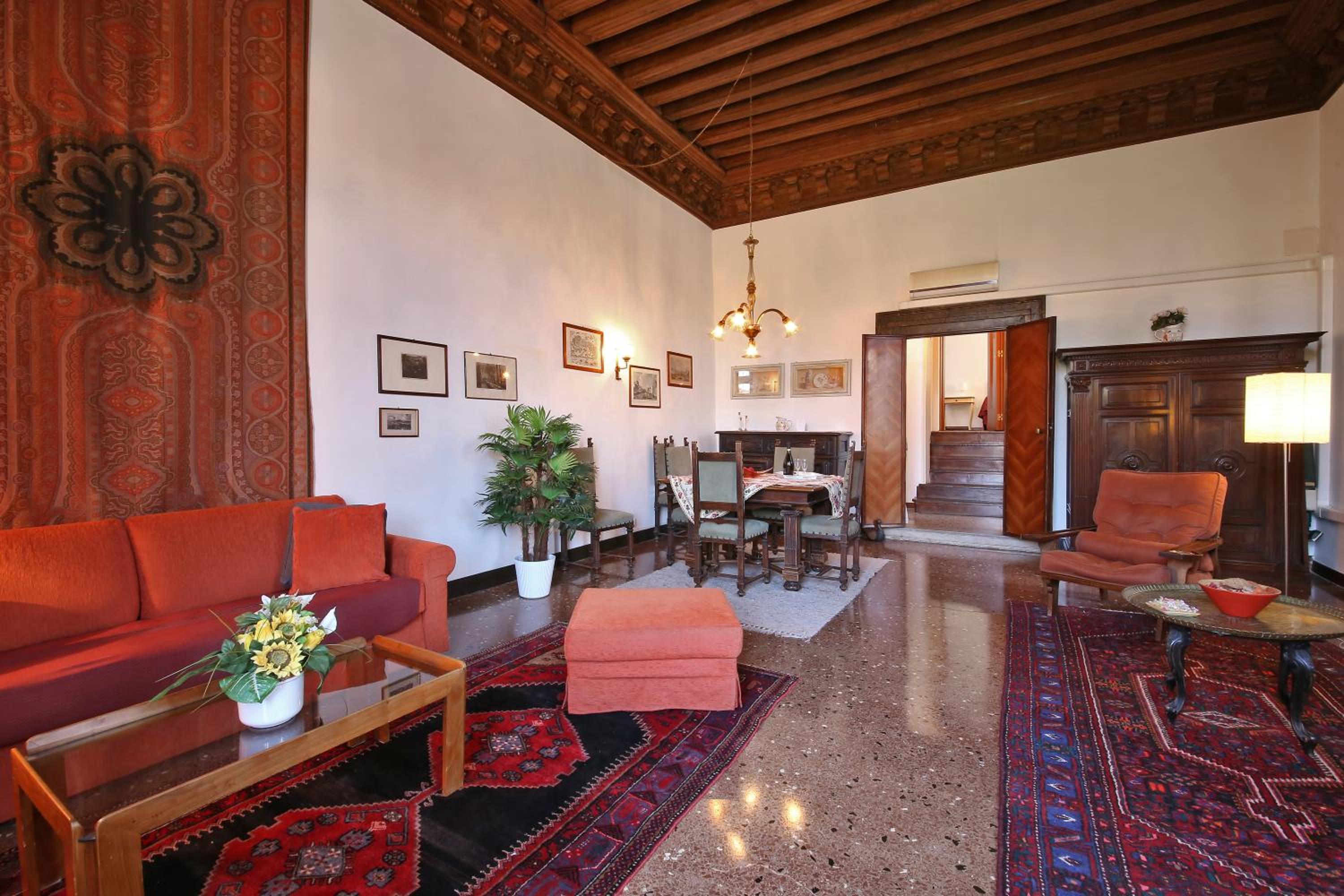 Appartamenti inside Palazzo Foscarini