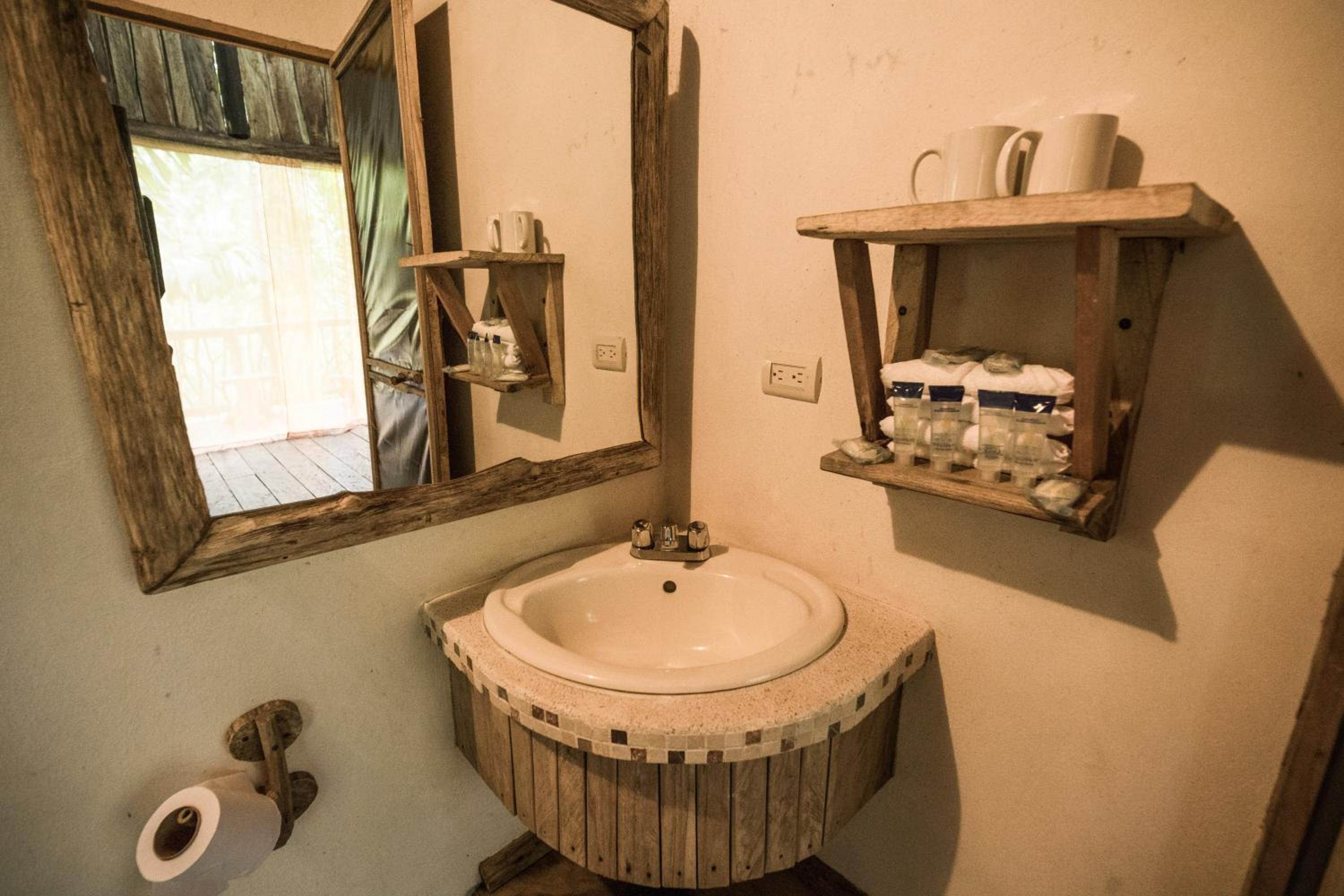 La Tigra Rainforest Lodge