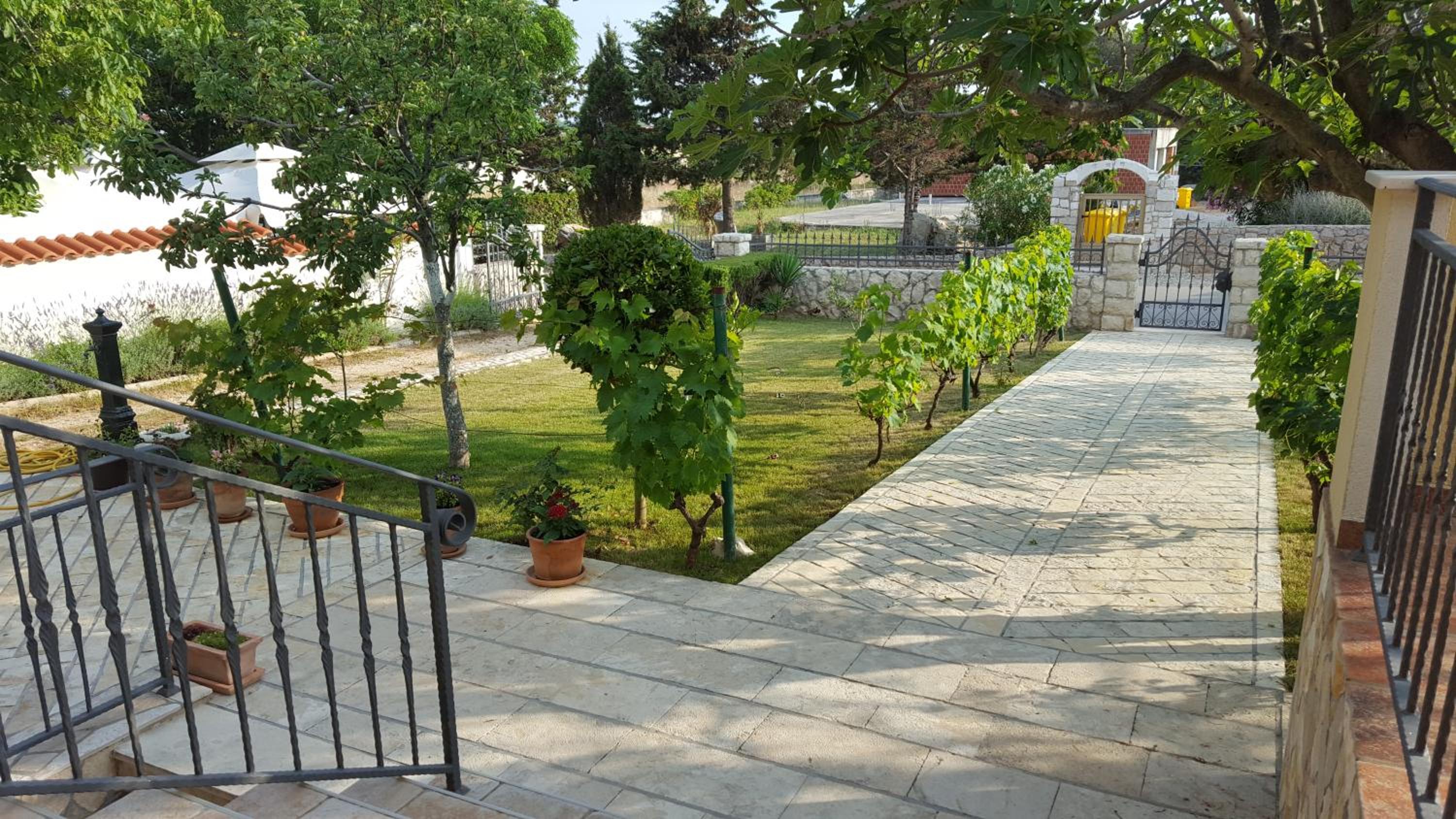 Holiday House Lavanda view 5