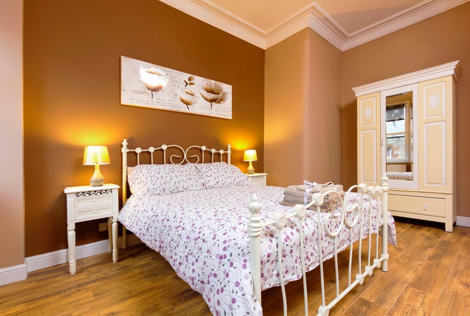 Stylish Apartment near Royal Mile view 4