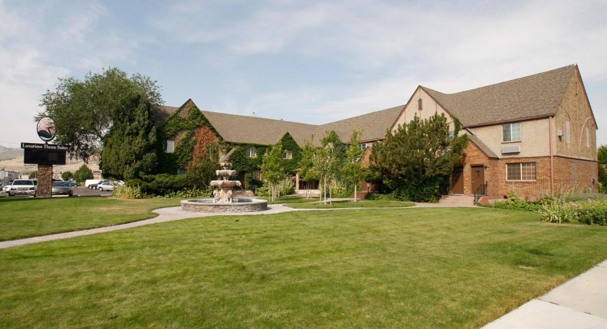 Hotel Black Swan Inn Luxurious Theme Rooms