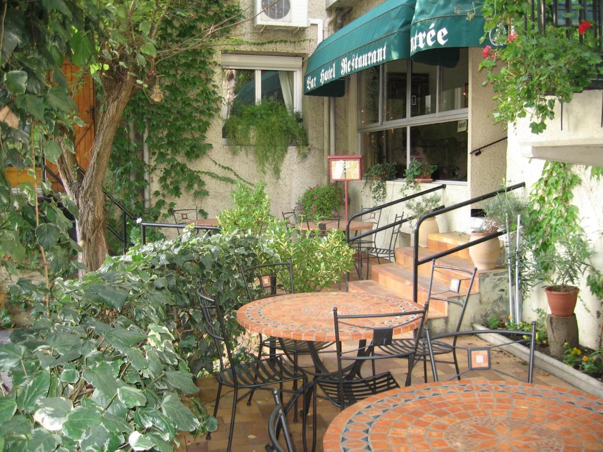 outdoor BBQ area