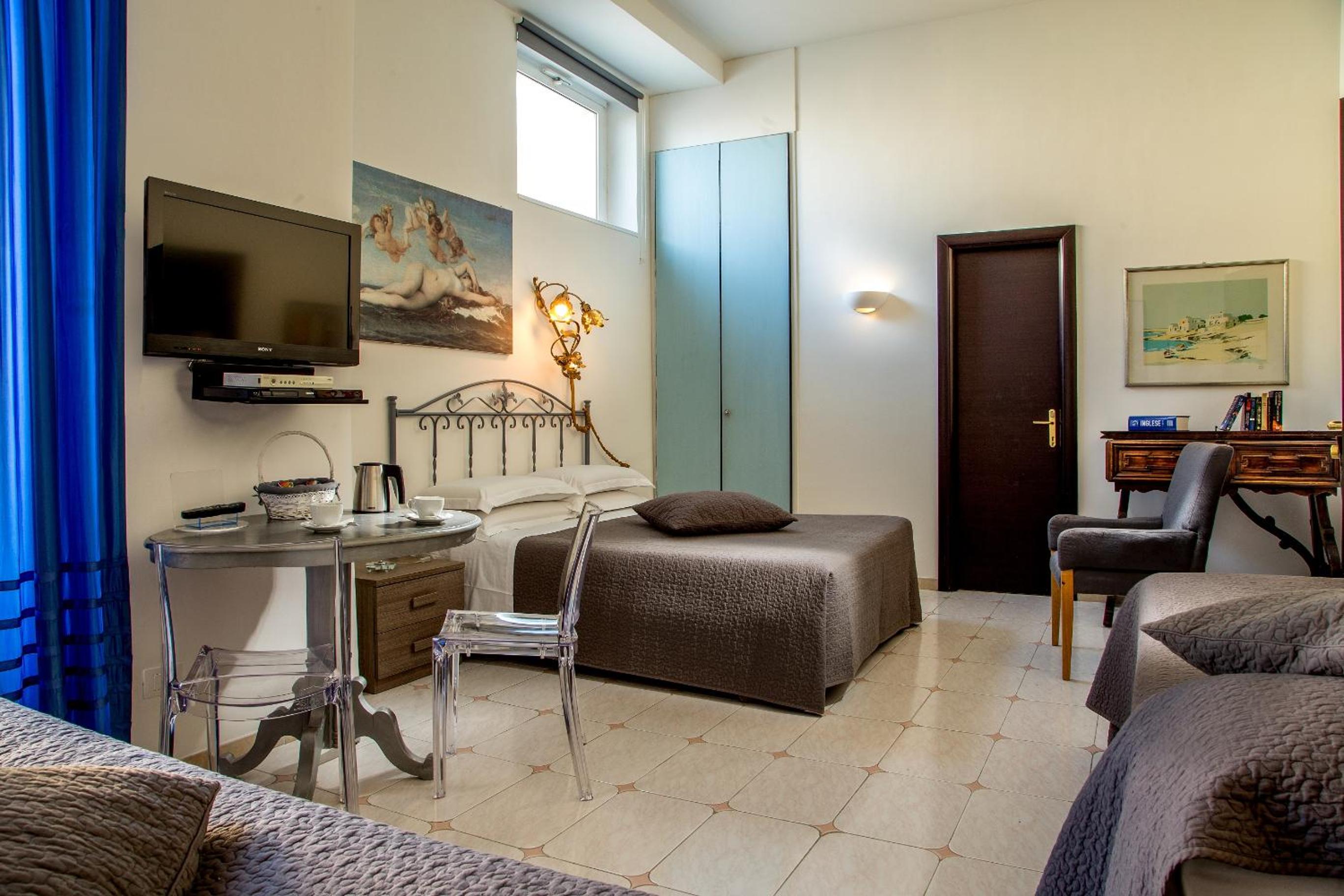 Roma Central Guest House