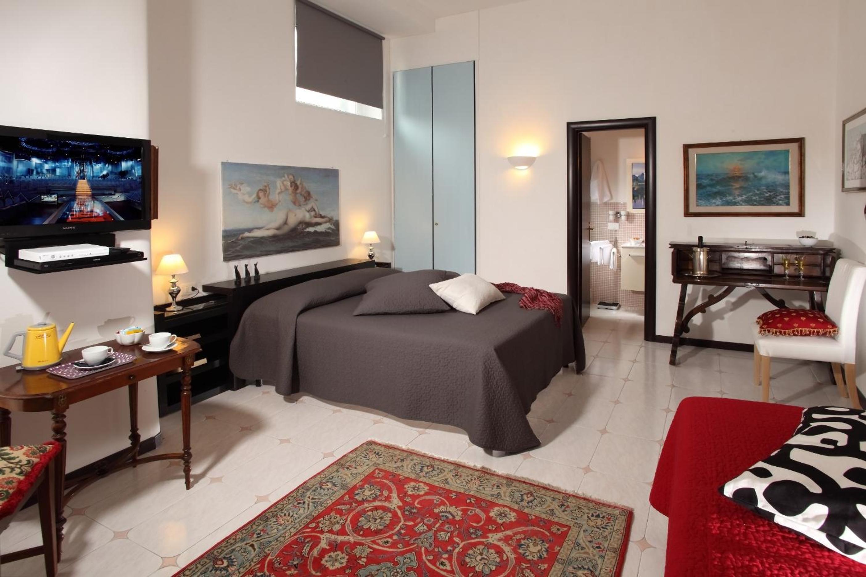 Roma Central Guest House