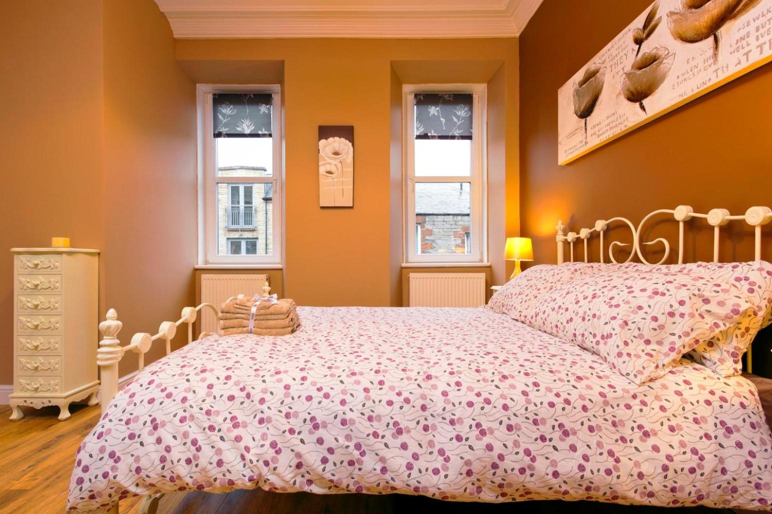 Stylish Apartment near Royal Mile view 5