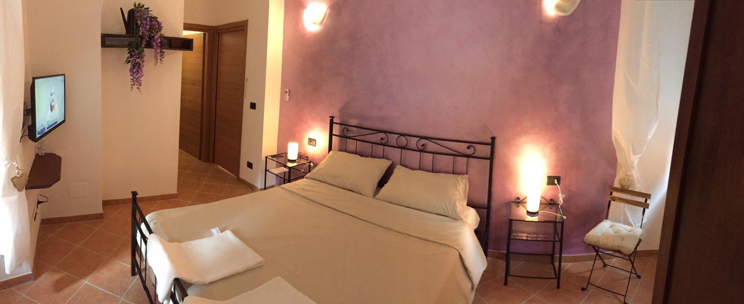 Guest House Virginia's Rooms-Private free Parking and Top Carignano District