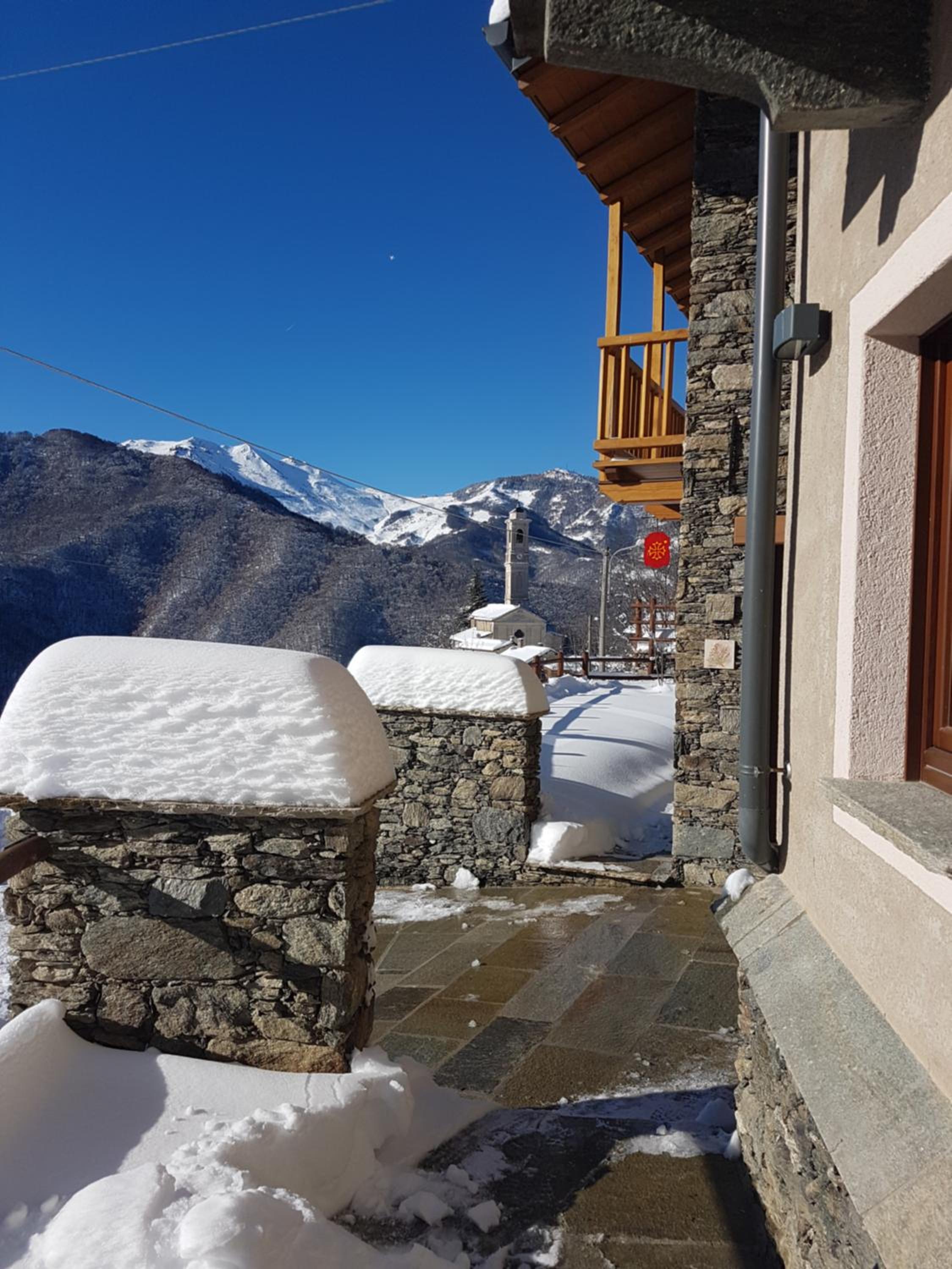 CHALETS MONGIOIE Pra di Roburent view 3