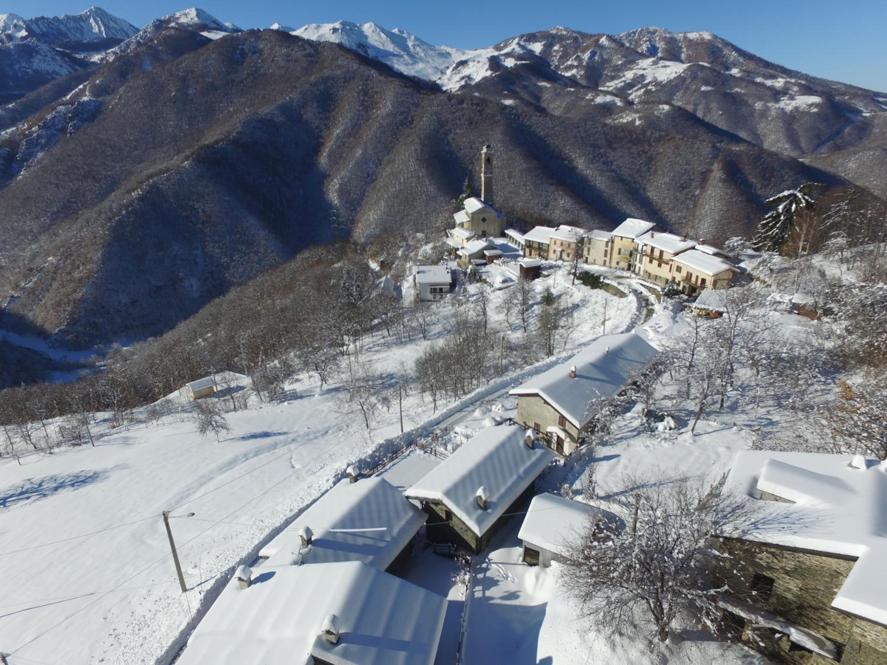 CHALETS MONGIOIE Pra di Roburent view 4