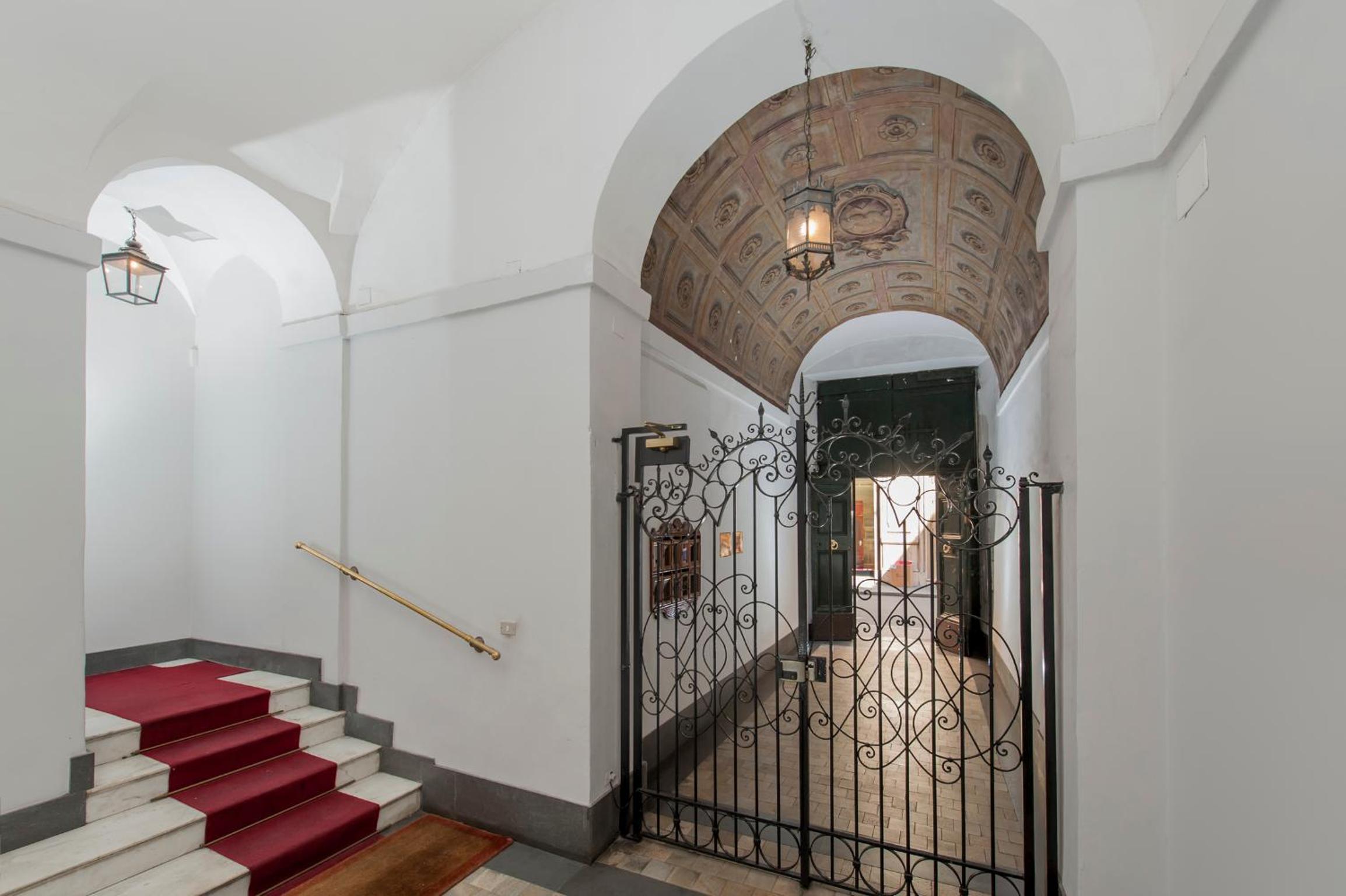 Condotti - 60 mt from Spanish steps