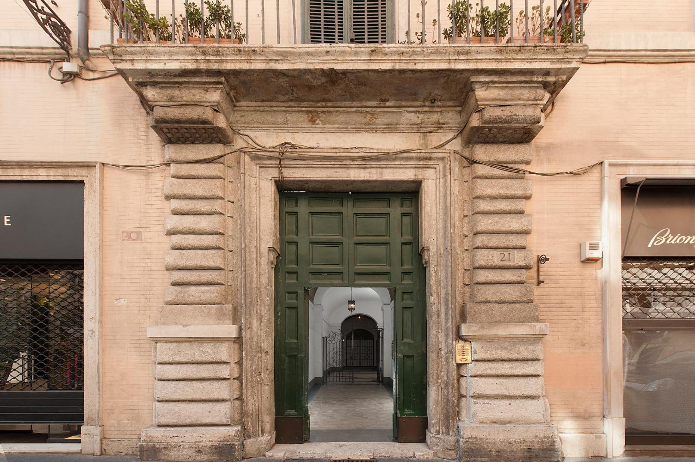 Condotti - 60 mt from Spanish steps