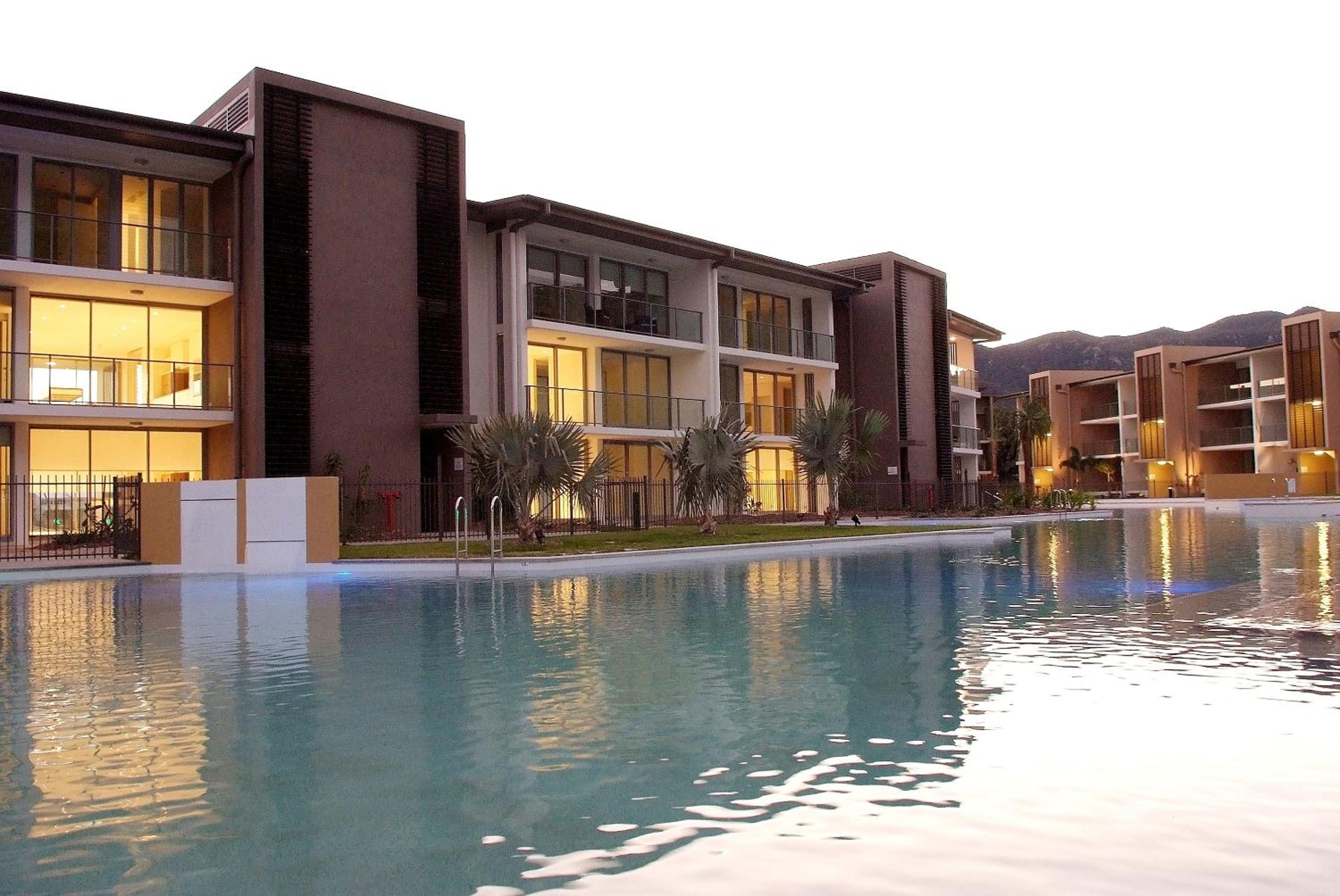 Hotel Peppers Blue on Blue - Image 1