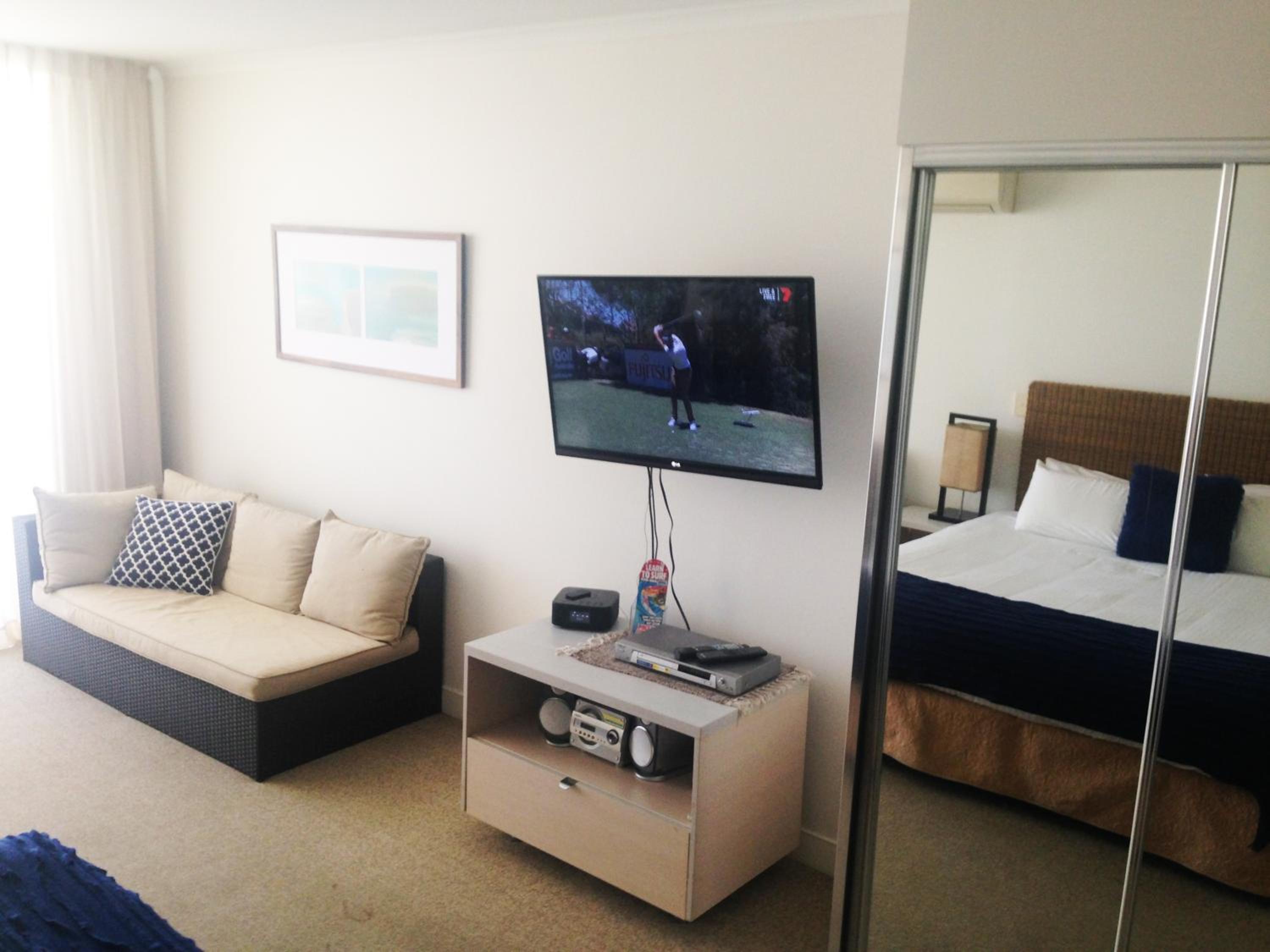 BASE Holidays - Ettalong Beach Premium Apartments