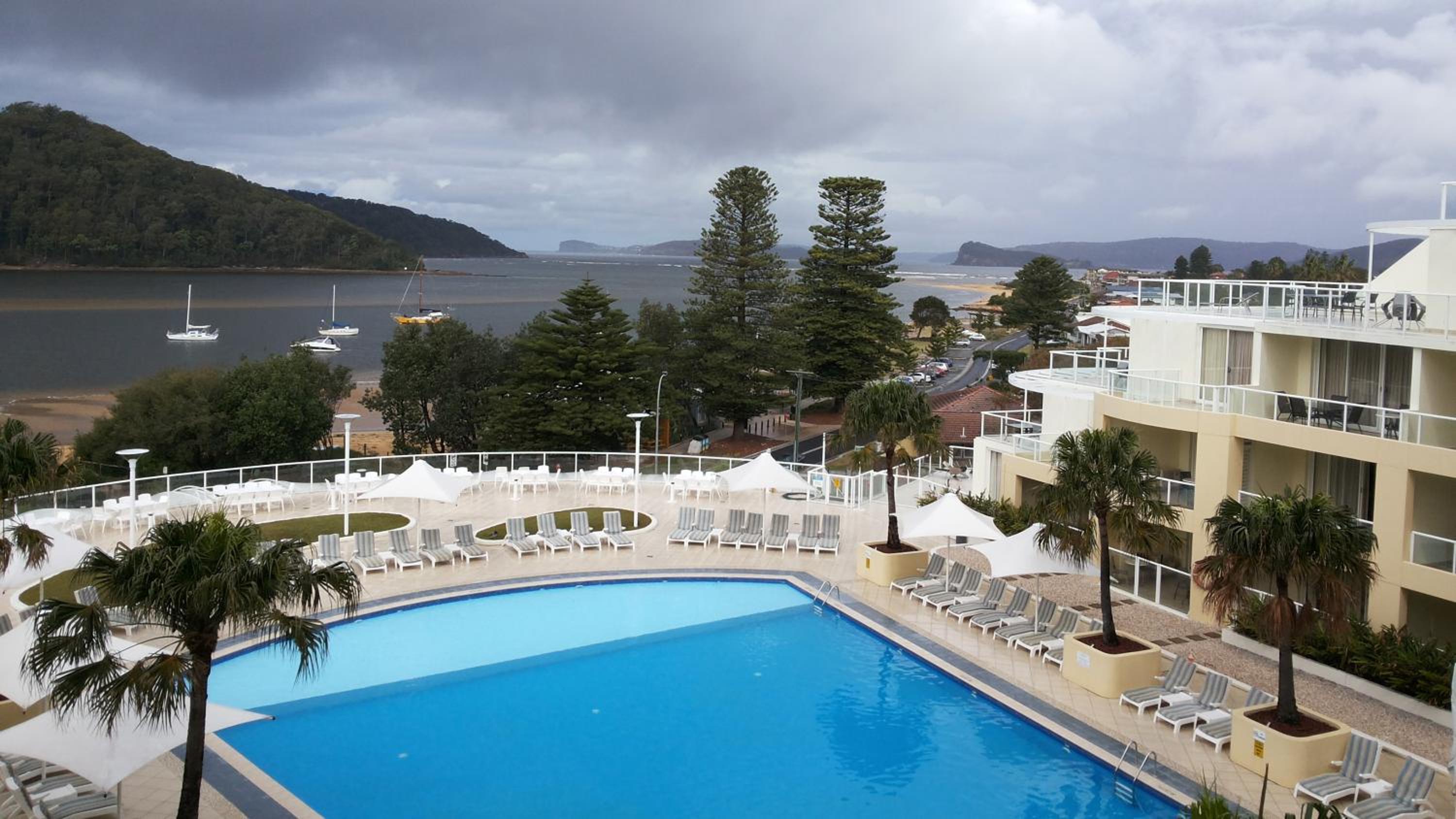 BASE Holidays - Ettalong Beach Premium Apartments