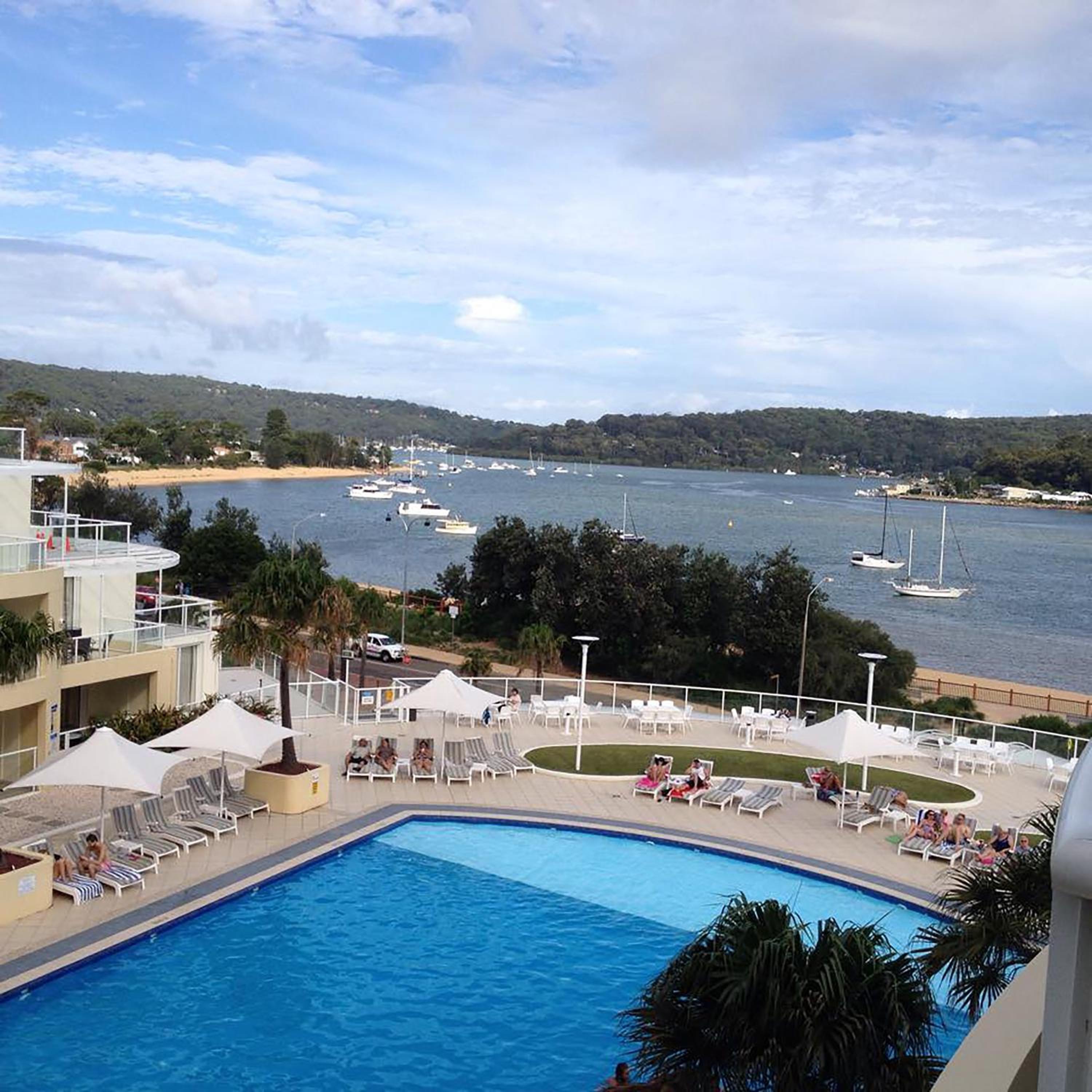 BASE Holidays - Ettalong Beach Premium Apartments