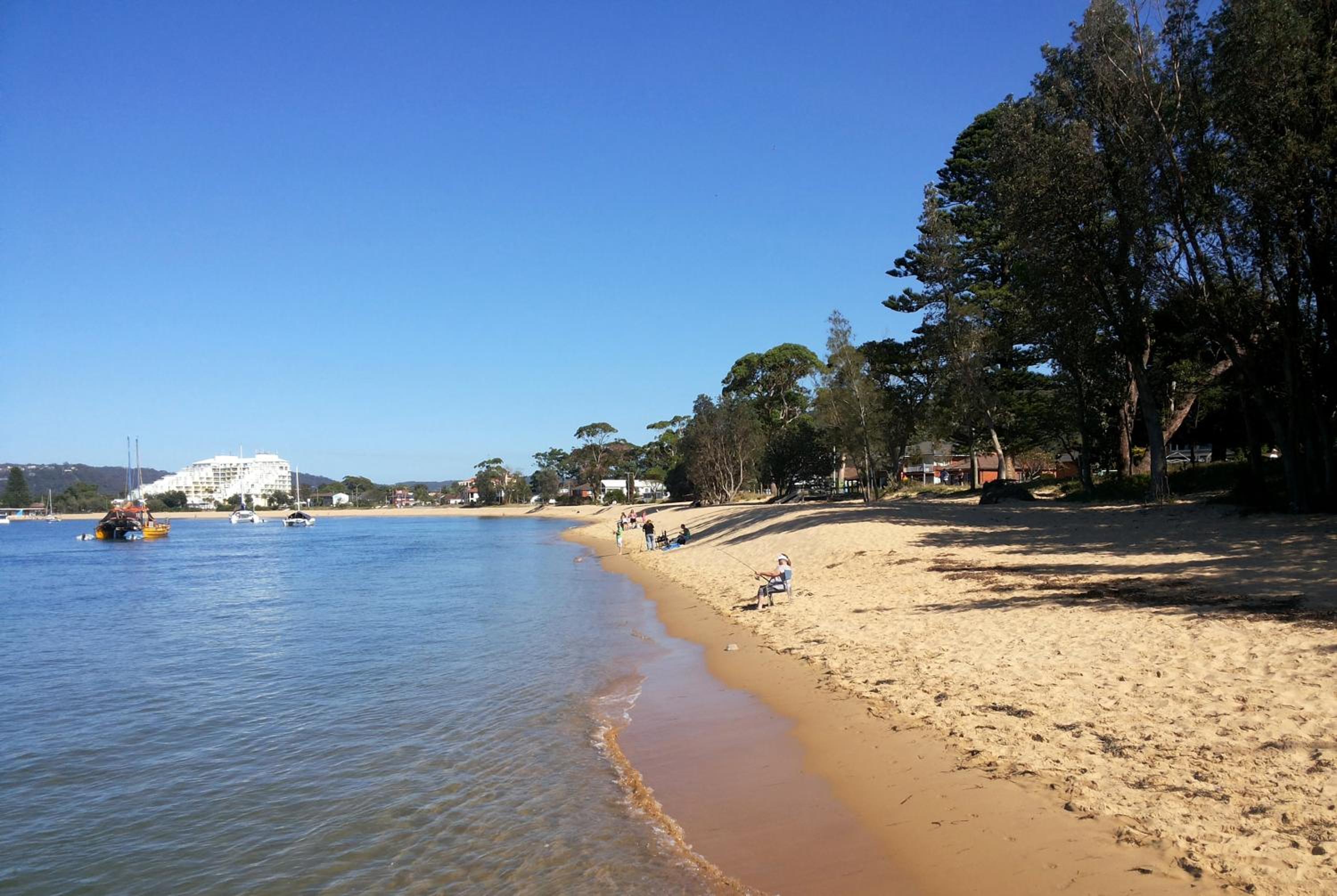 BASE Holidays - Ettalong Beach Premium Apartments