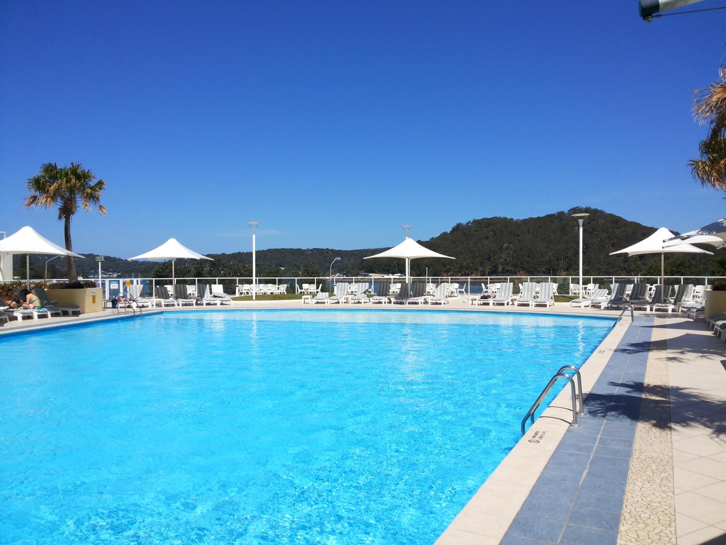 BASE Holidays - Ettalong Beach Premium Apartments