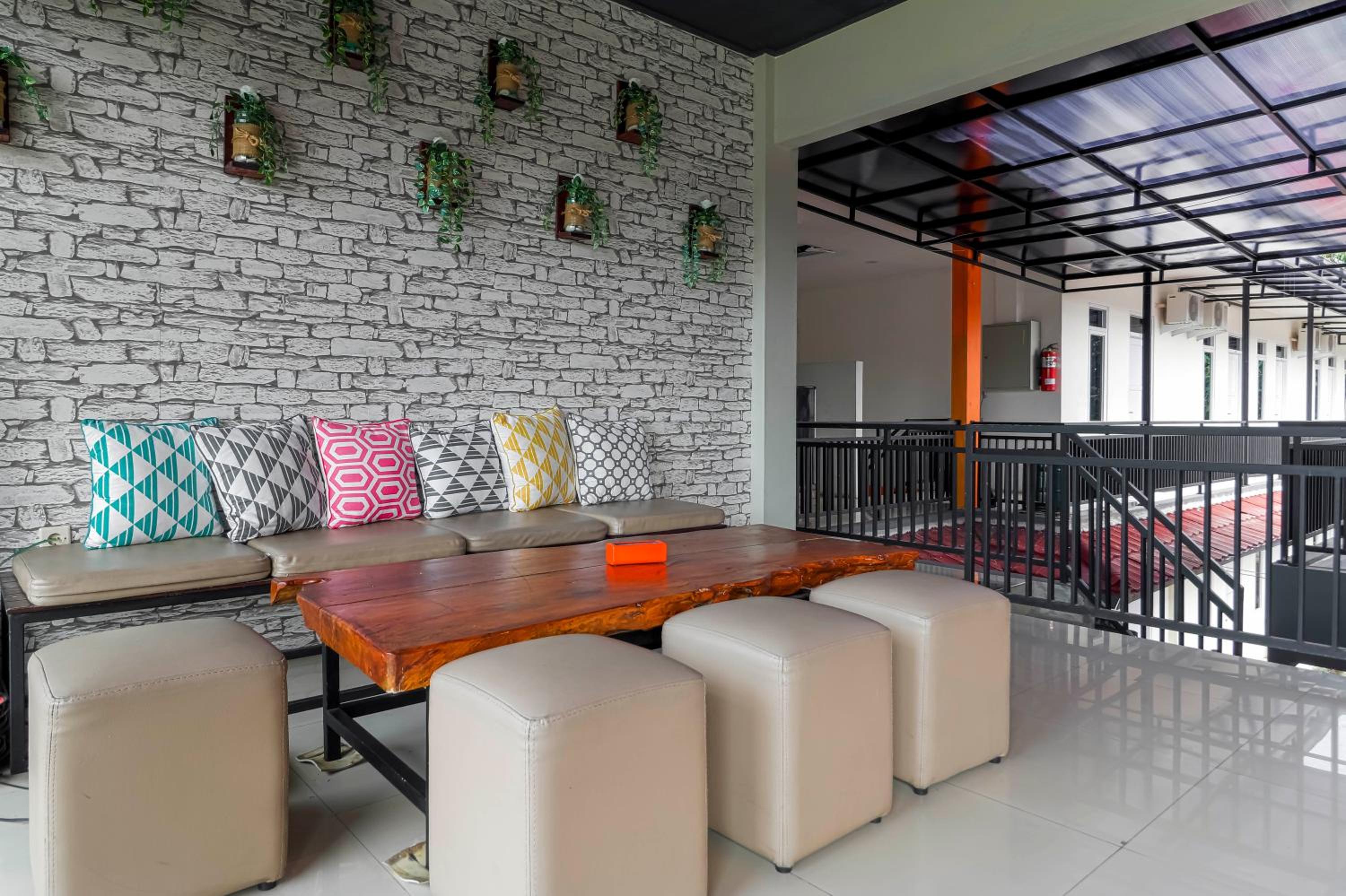 RedDoorz near Exit Toll Bogor