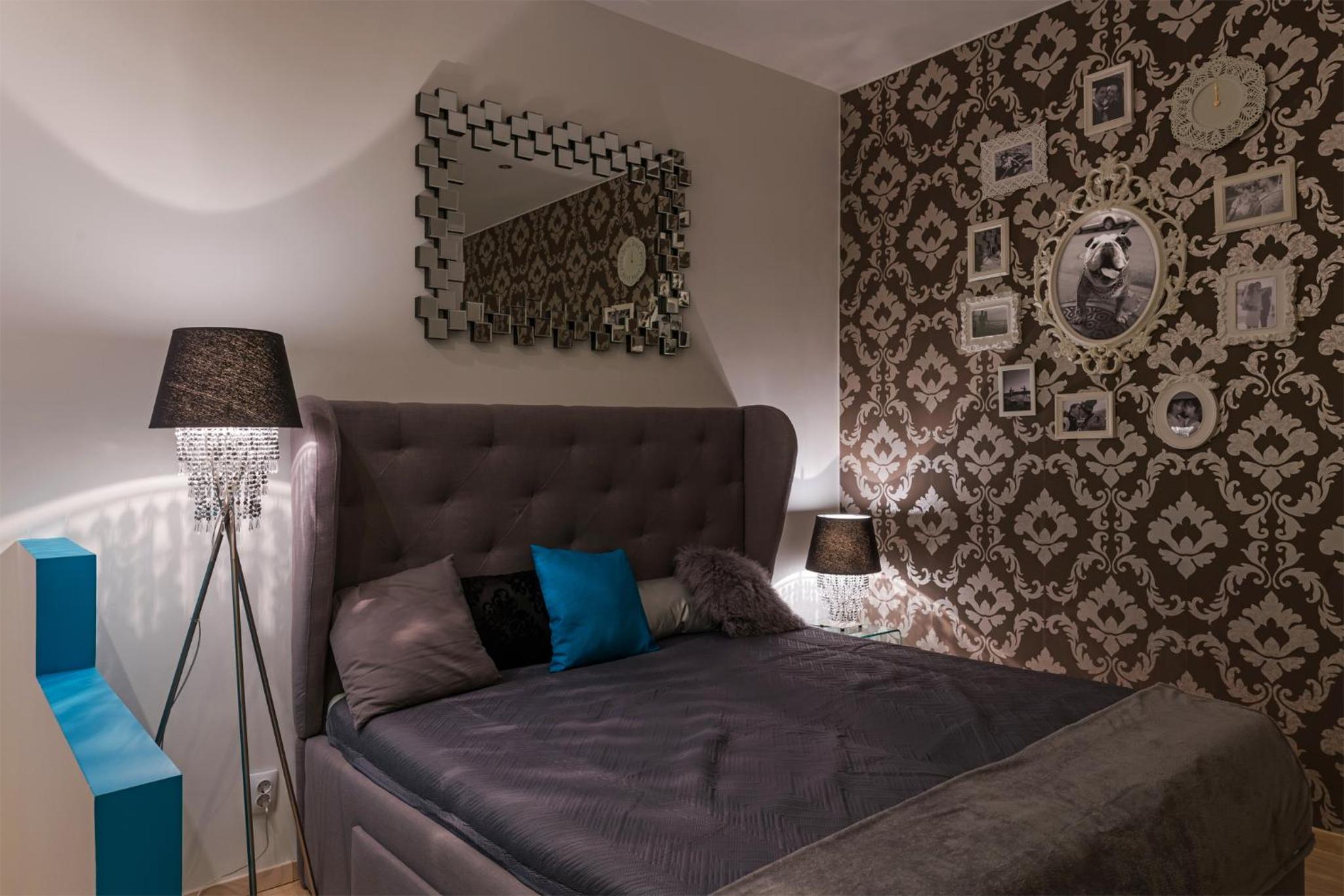 PARKING, AC, 2 Bedroom design flat in the center view 2