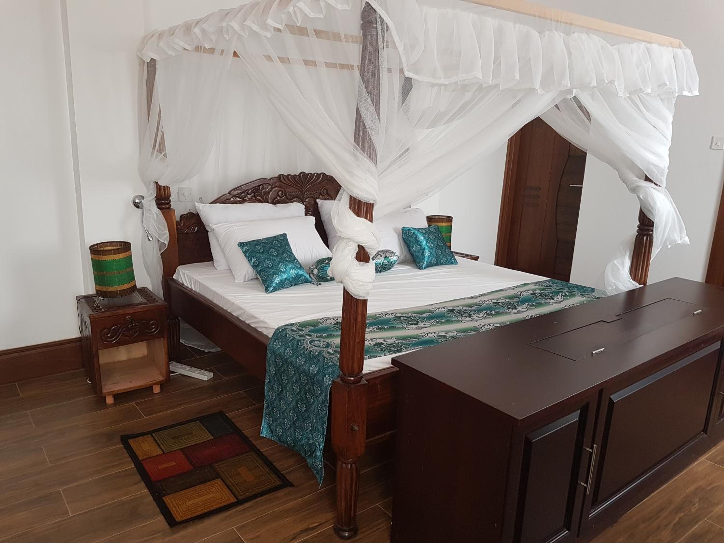 Queens Chateau Boutique Villa