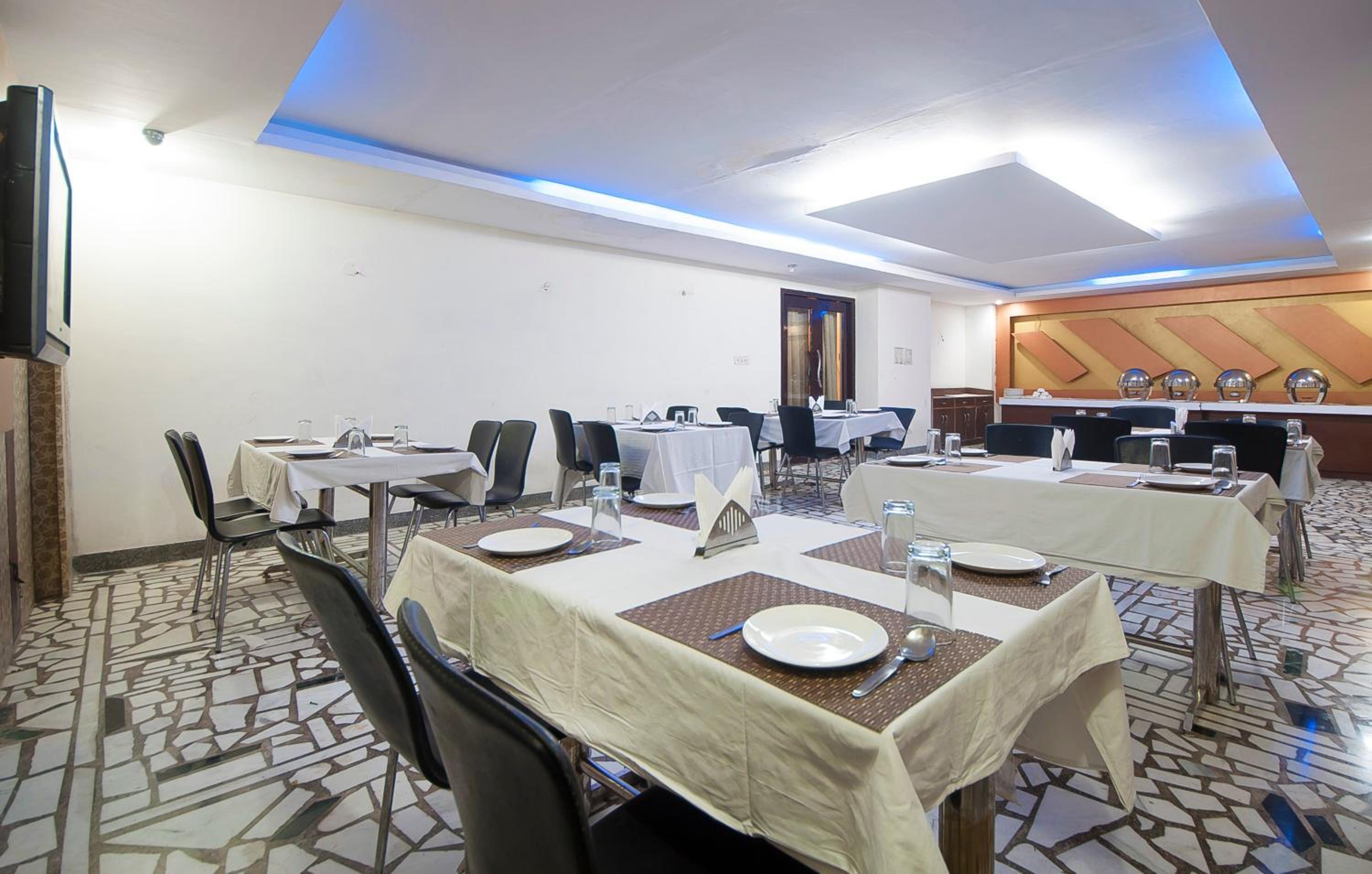 Hotel Apra International view 5