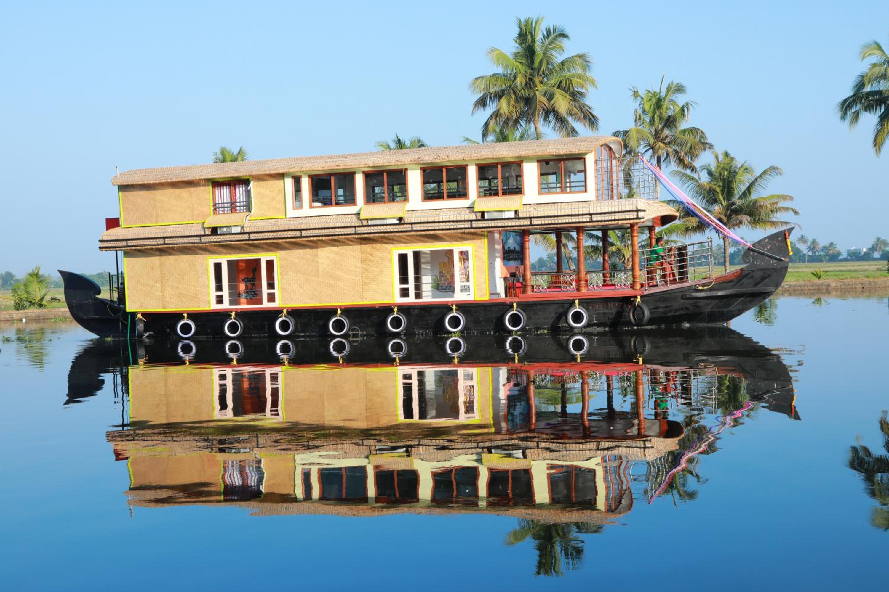 Beach Paradise Day Cruise Houseboat view 4