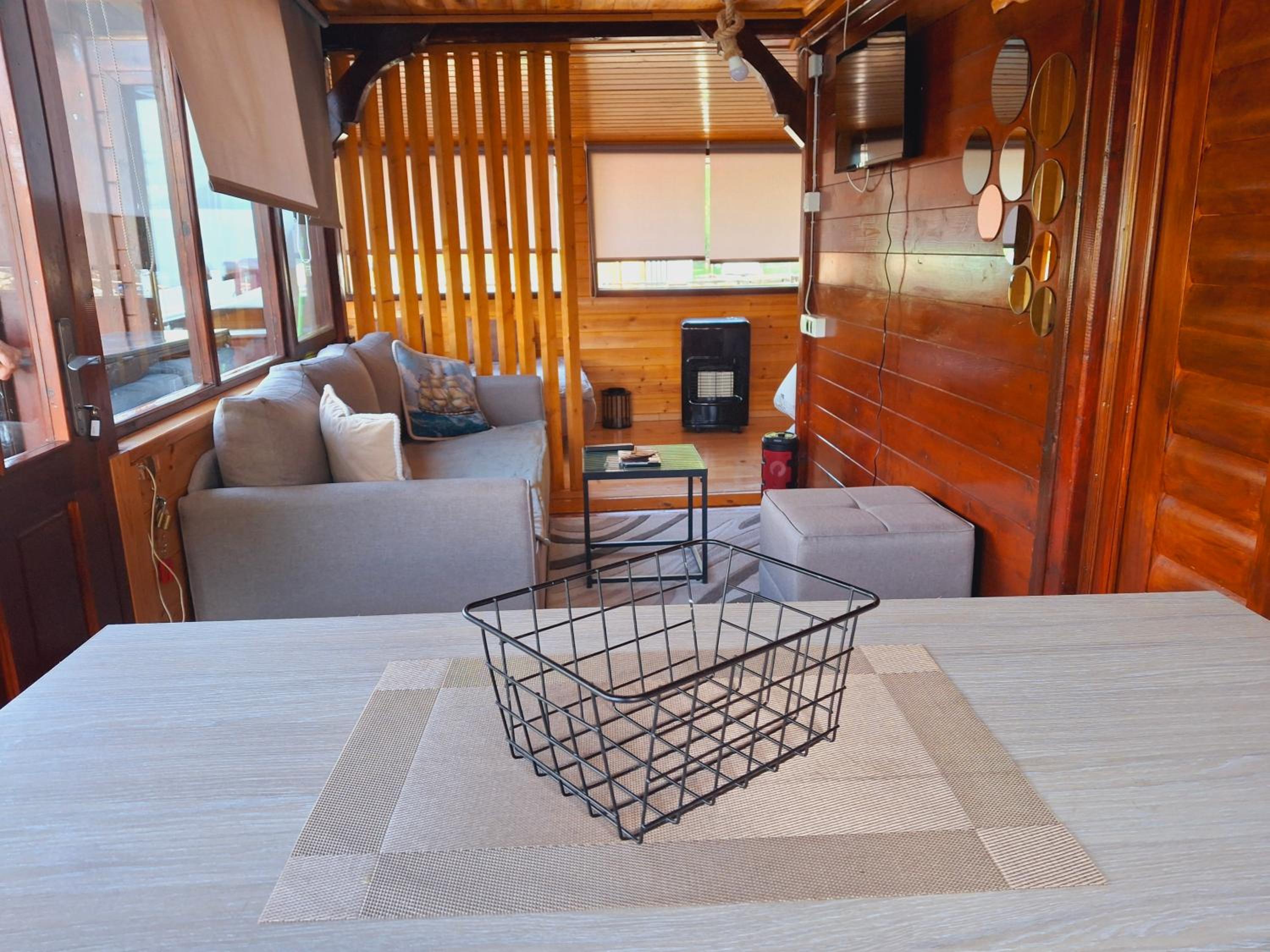 Victoria lake house