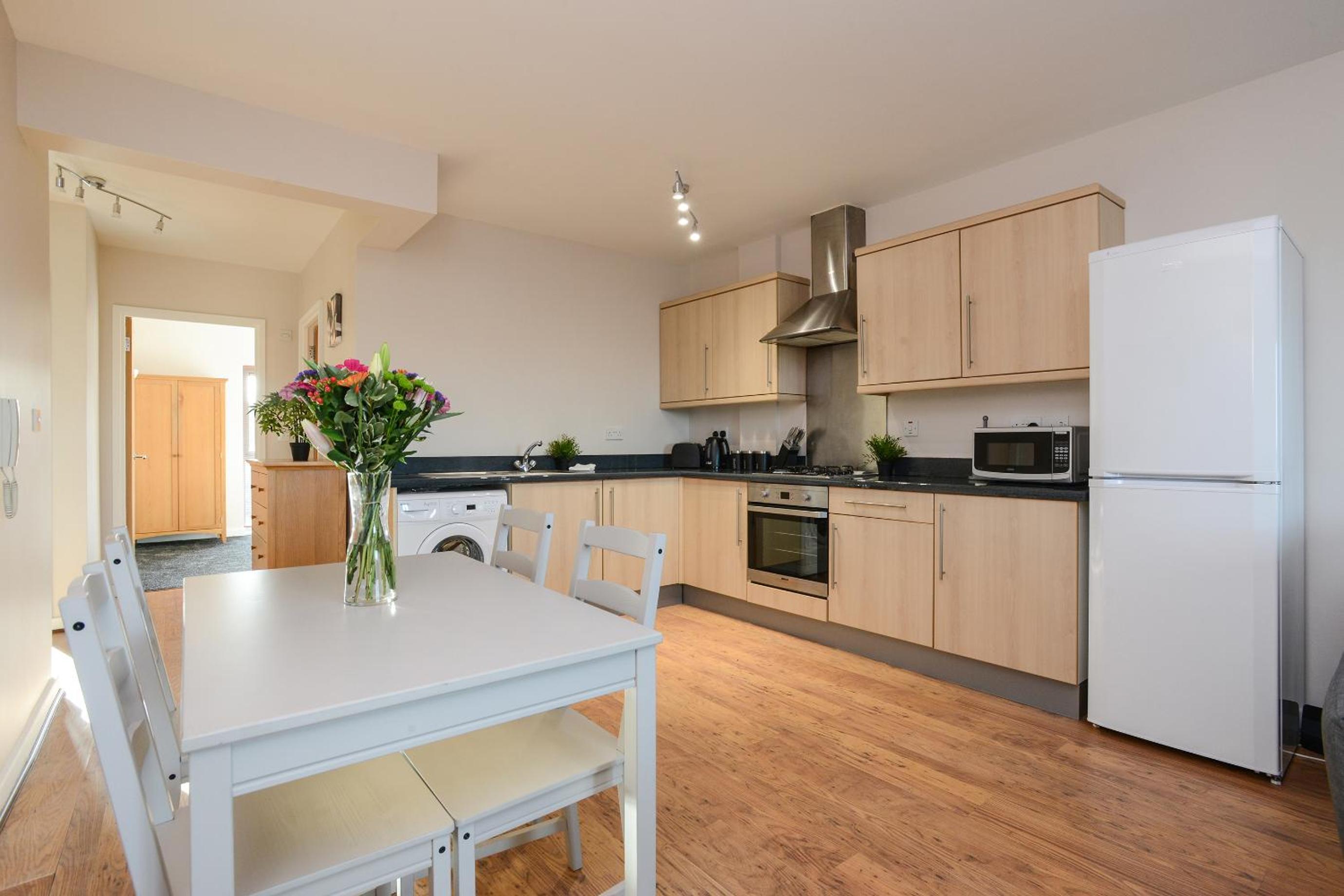 Portland Square - 2 Bedroom Modern City Apartment view 3