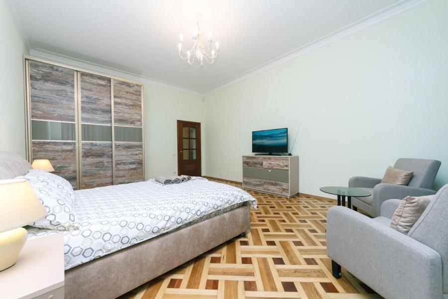 2 bedroms right near Khreashatik view 5